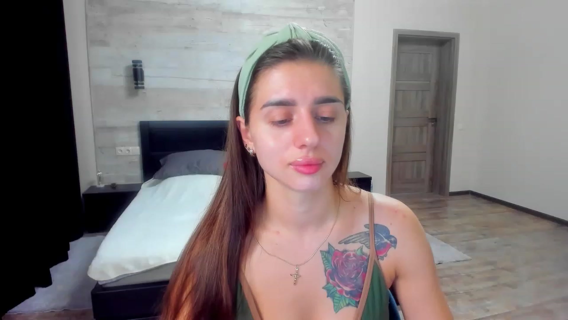Gallery image thumbnail from lilydavra's myfreecams stream on, 04/25/2023, 23:58 image 19 of 20
