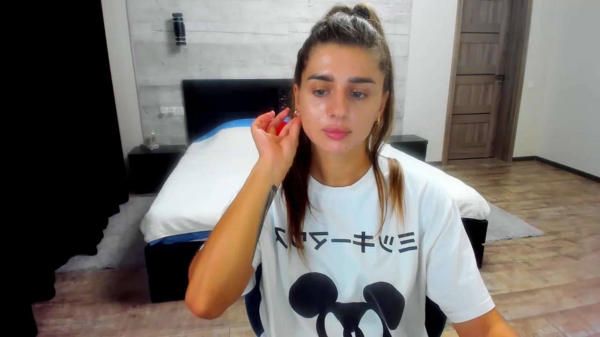 Gallery image thumbnail from lilydavra's myfreecams stream on, 07/20/2023, 23:54 image 17 of 20