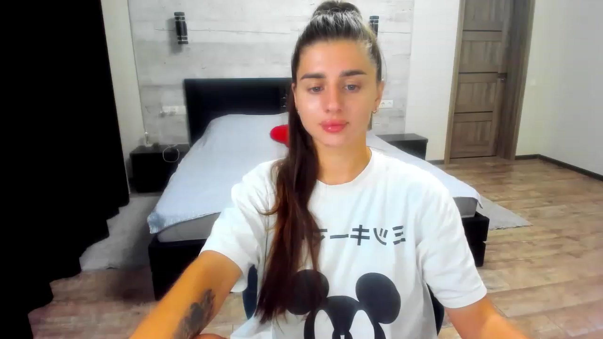 Gallery image thumbnail from lilydavra's myfreecams stream on, 08/29/2023, 17:47 image 6 of 20