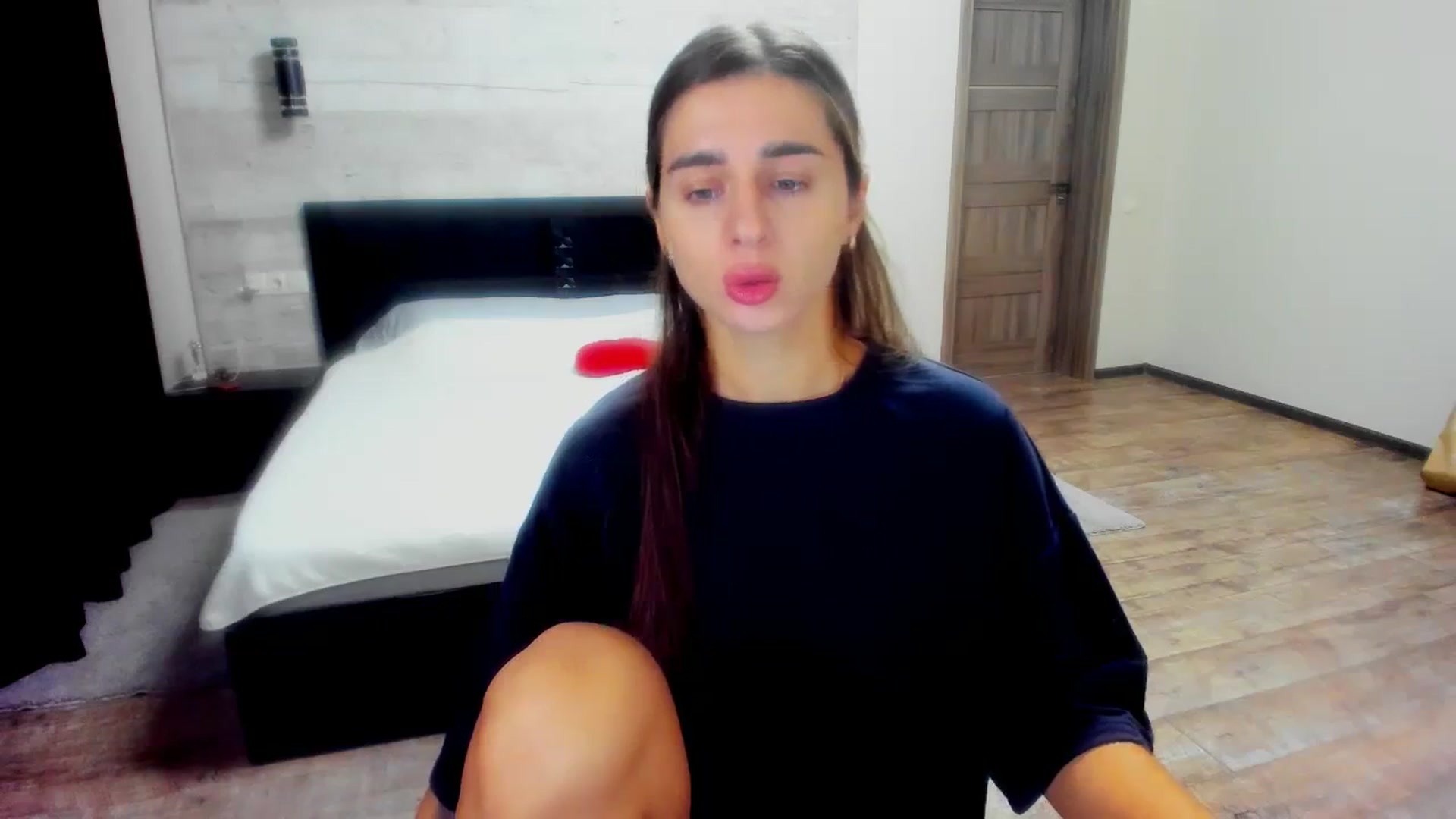 Gallery image thumbnail from lilydavra's myfreecams stream on, 10/12/2023, 18:18 image 5 of 20