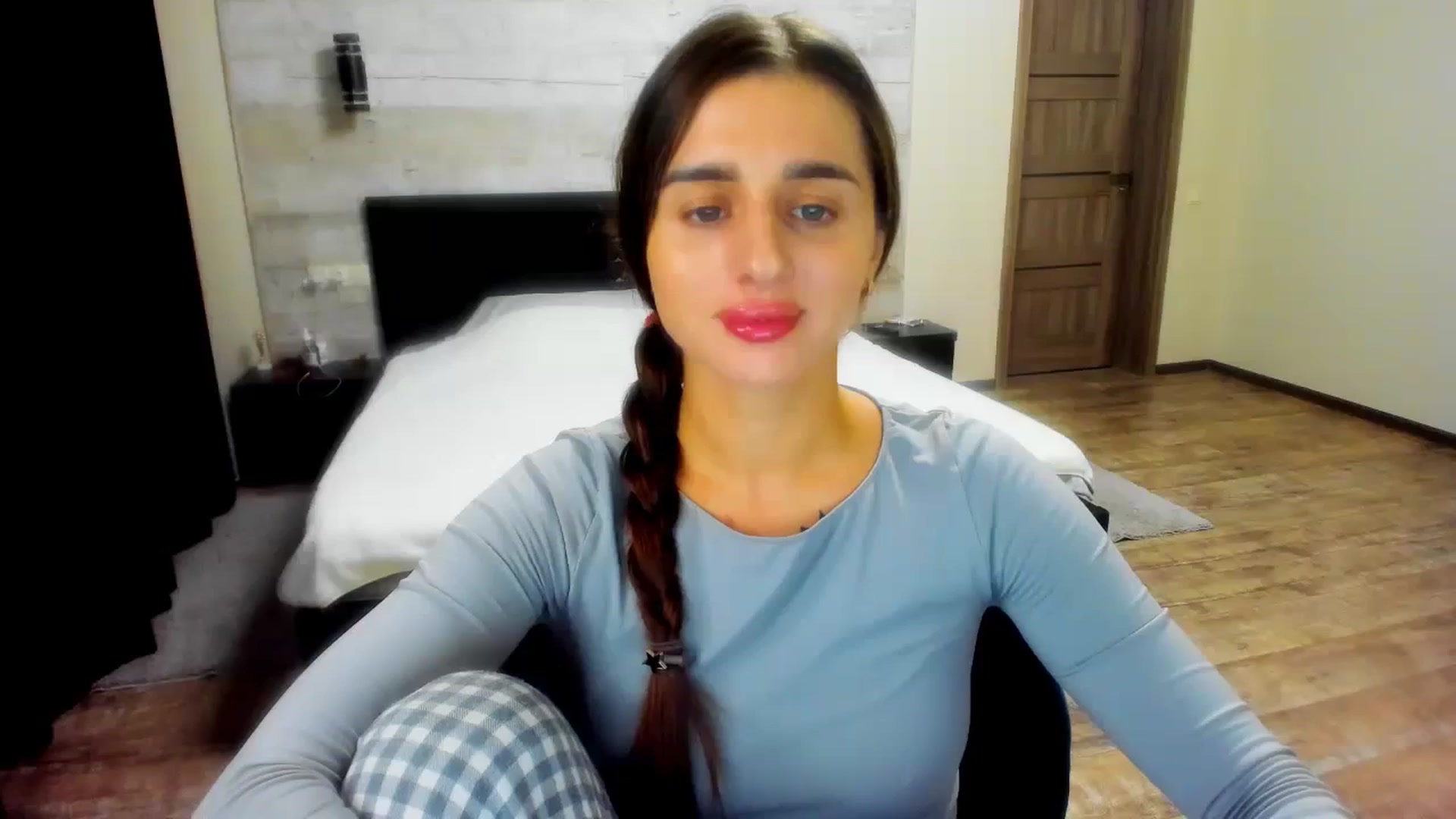 Gallery image thumbnail from lilydavra's myfreecams stream on, 10/25/2023, 17:35 image 2 of 20
