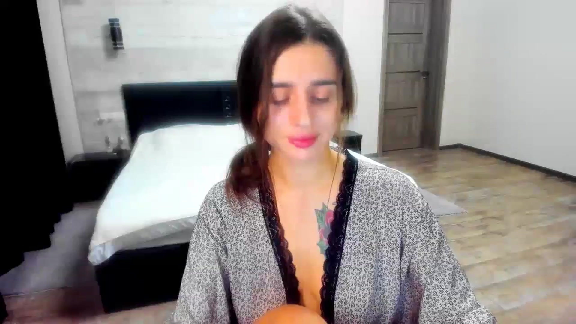 Gallery image thumbnail from lilydavra's myfreecams stream on, 11/10/2023, 18:49 image 18 of 20