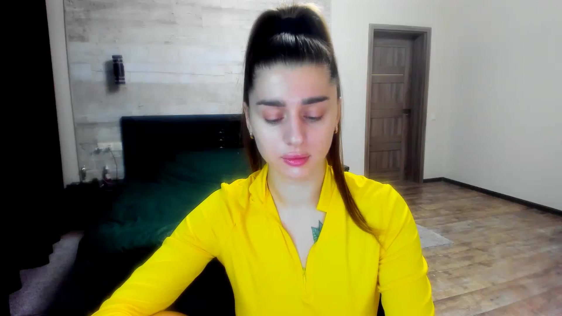 Gallery image thumbnail from lilydavra's myfreecams stream on, 12/10/2023, 14:37 image 17 of 20