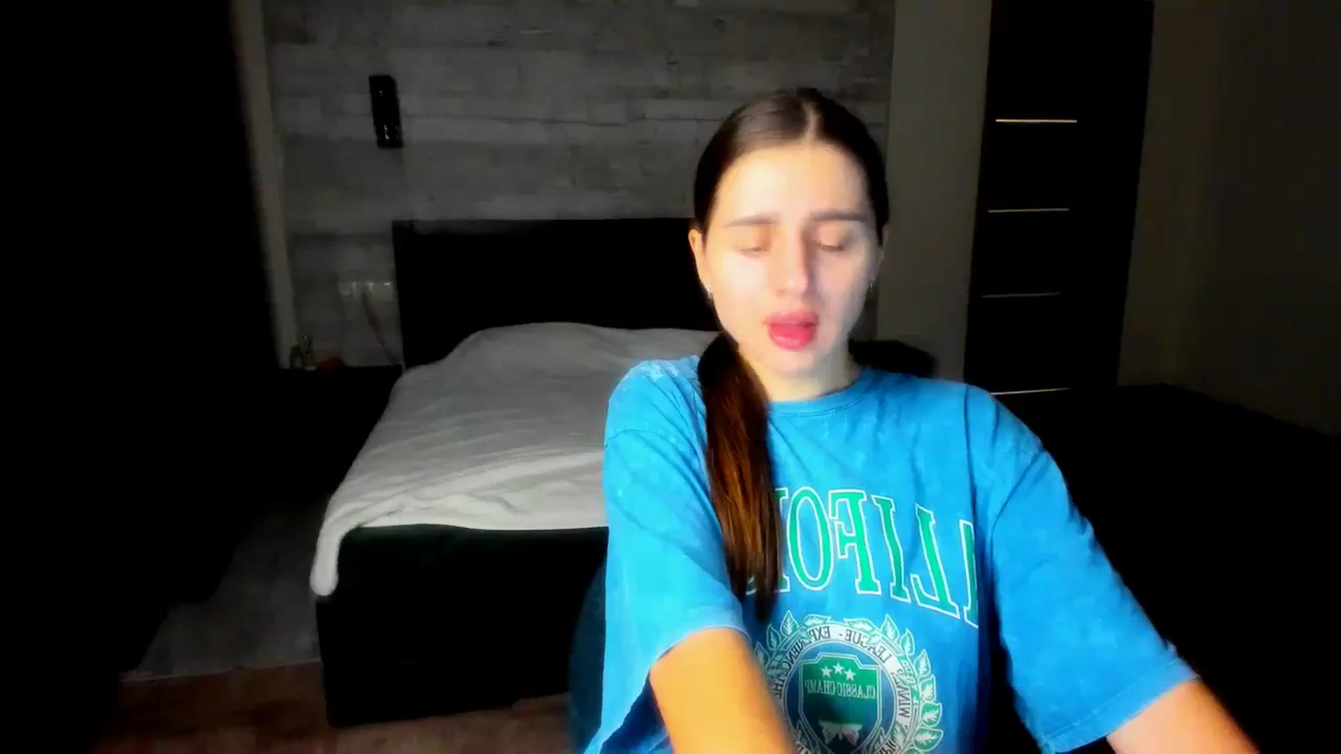 Gallery image thumbnail from lilydavra's myfreecams stream on, 12/26/2023, 21:59 image 17 of 20