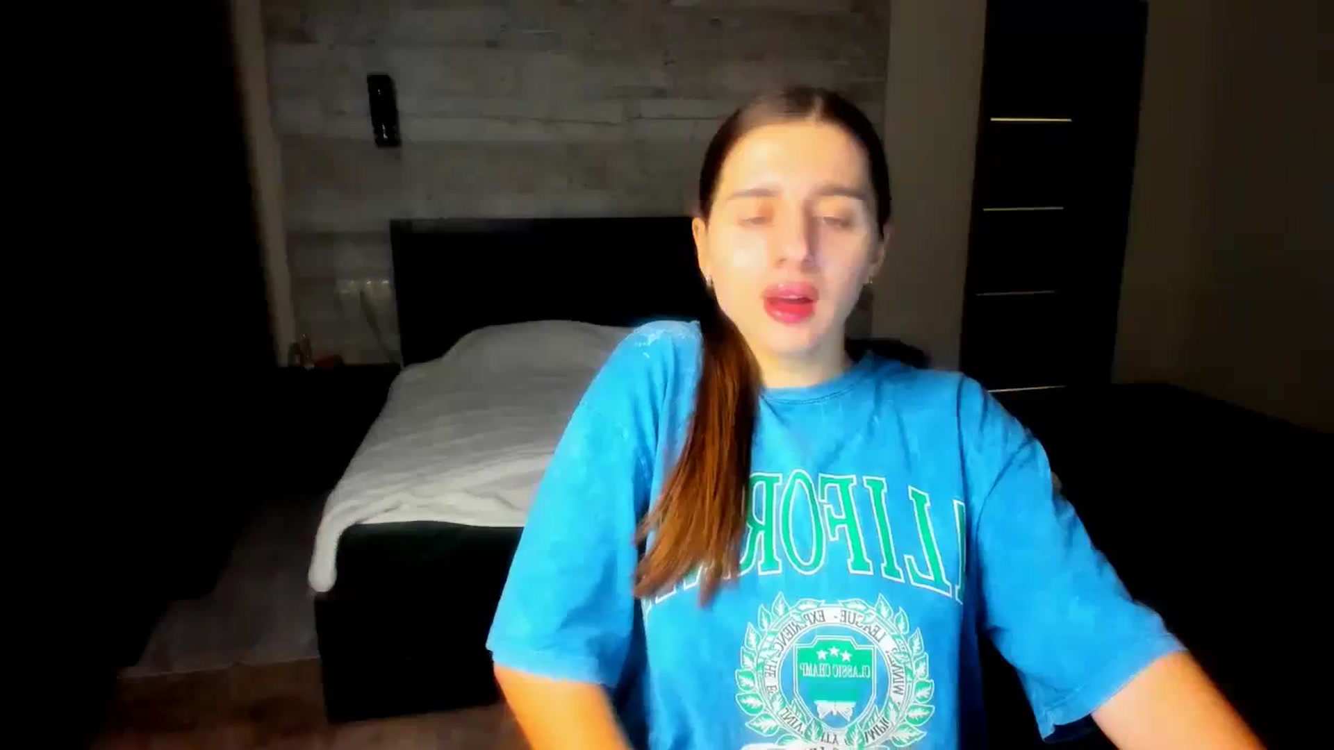 Gallery image thumbnail from lilydavra's myfreecams stream on, 12/26/2023, 21:59 image 15 of 20
