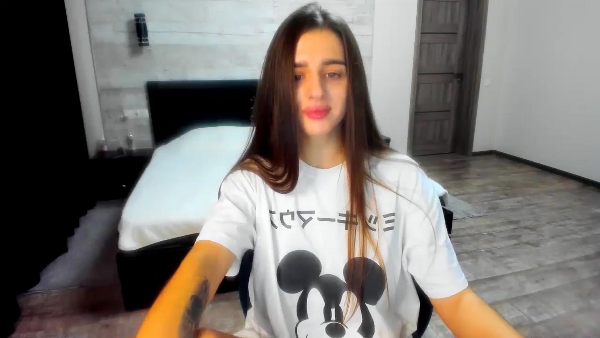 Gallery image thumbnail from lilydavra's myfreecams stream on, 01/03/2024, 19:32 image 8 of 20