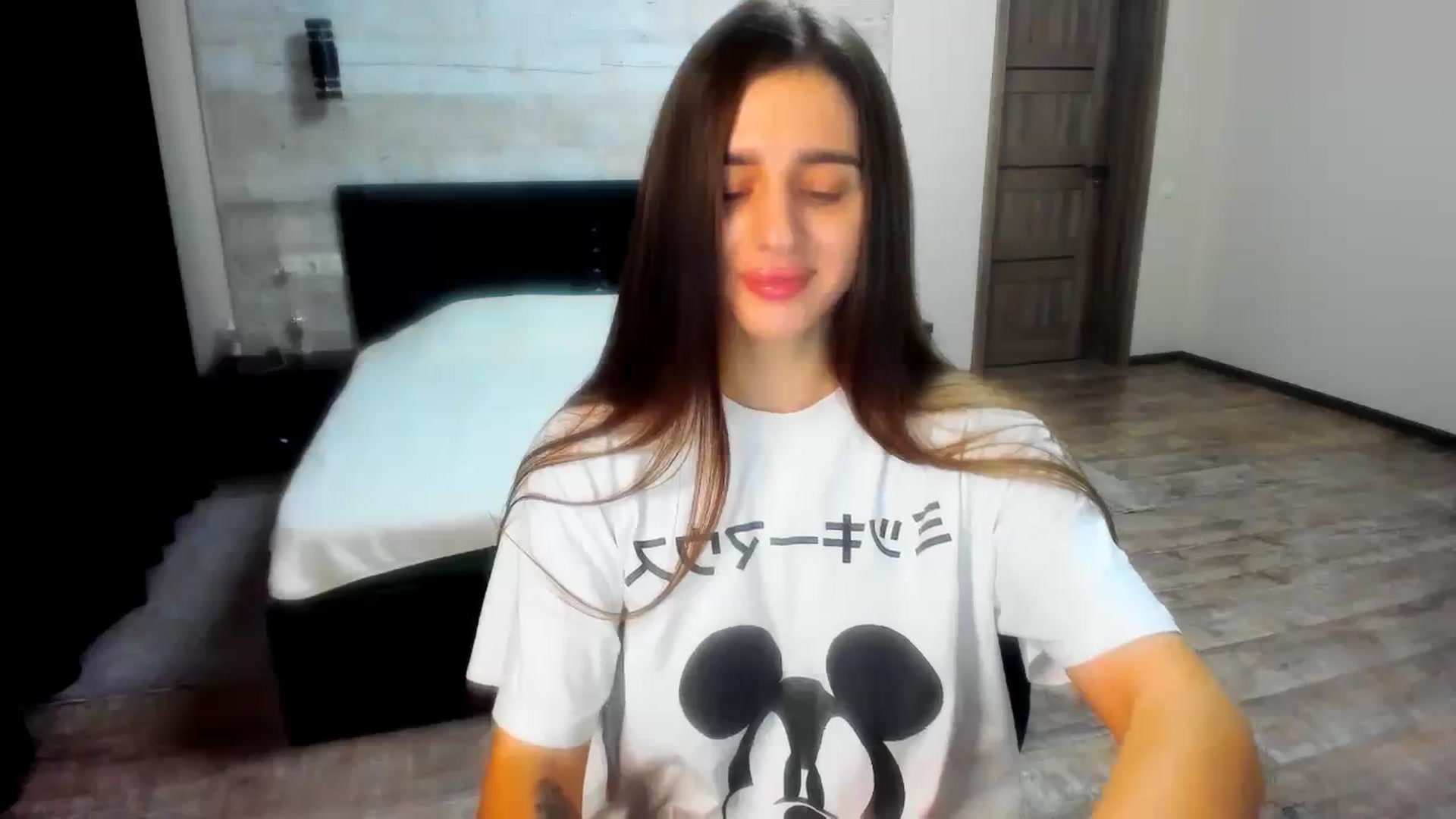 Gallery image thumbnail from lilydavra's myfreecams stream on, 01/03/2024, 19:32 image 2 of 20