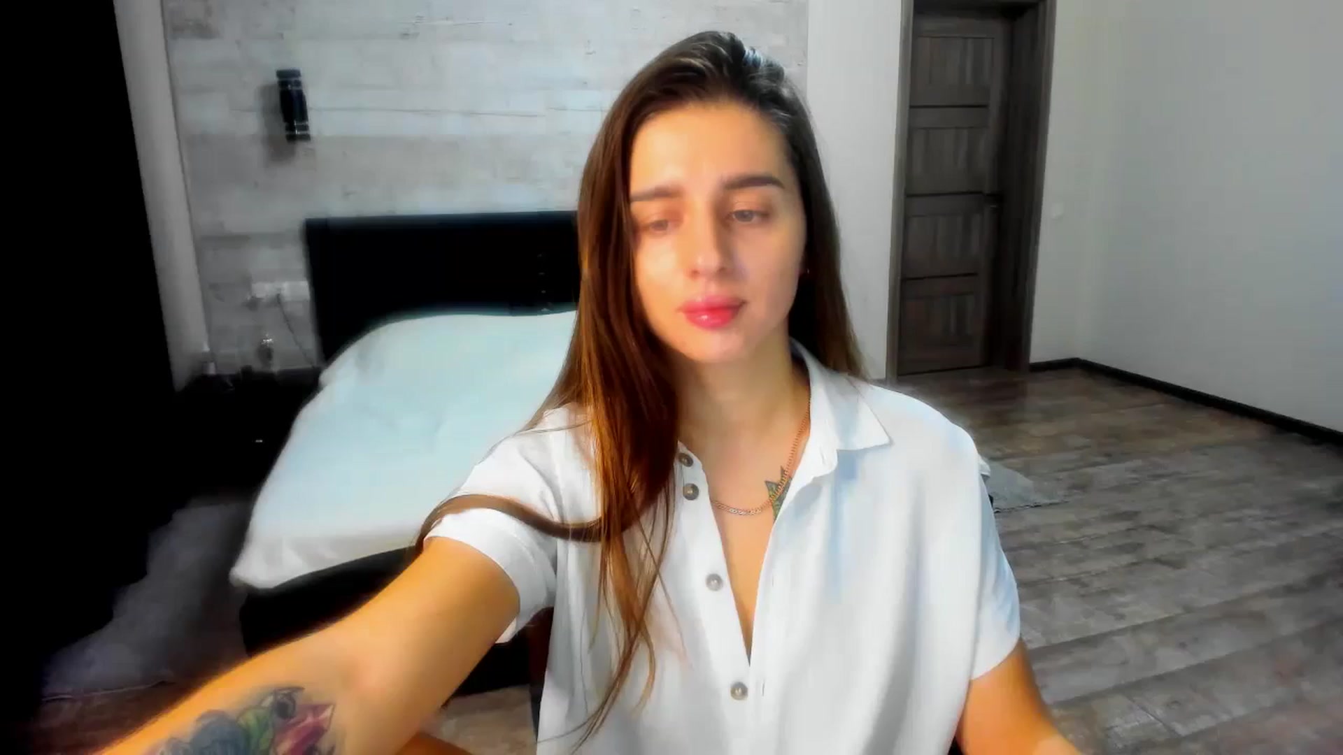 Gallery image thumbnail from lilydavra's myfreecams stream on, 01/04/2024, 17:02 image 4 of 20