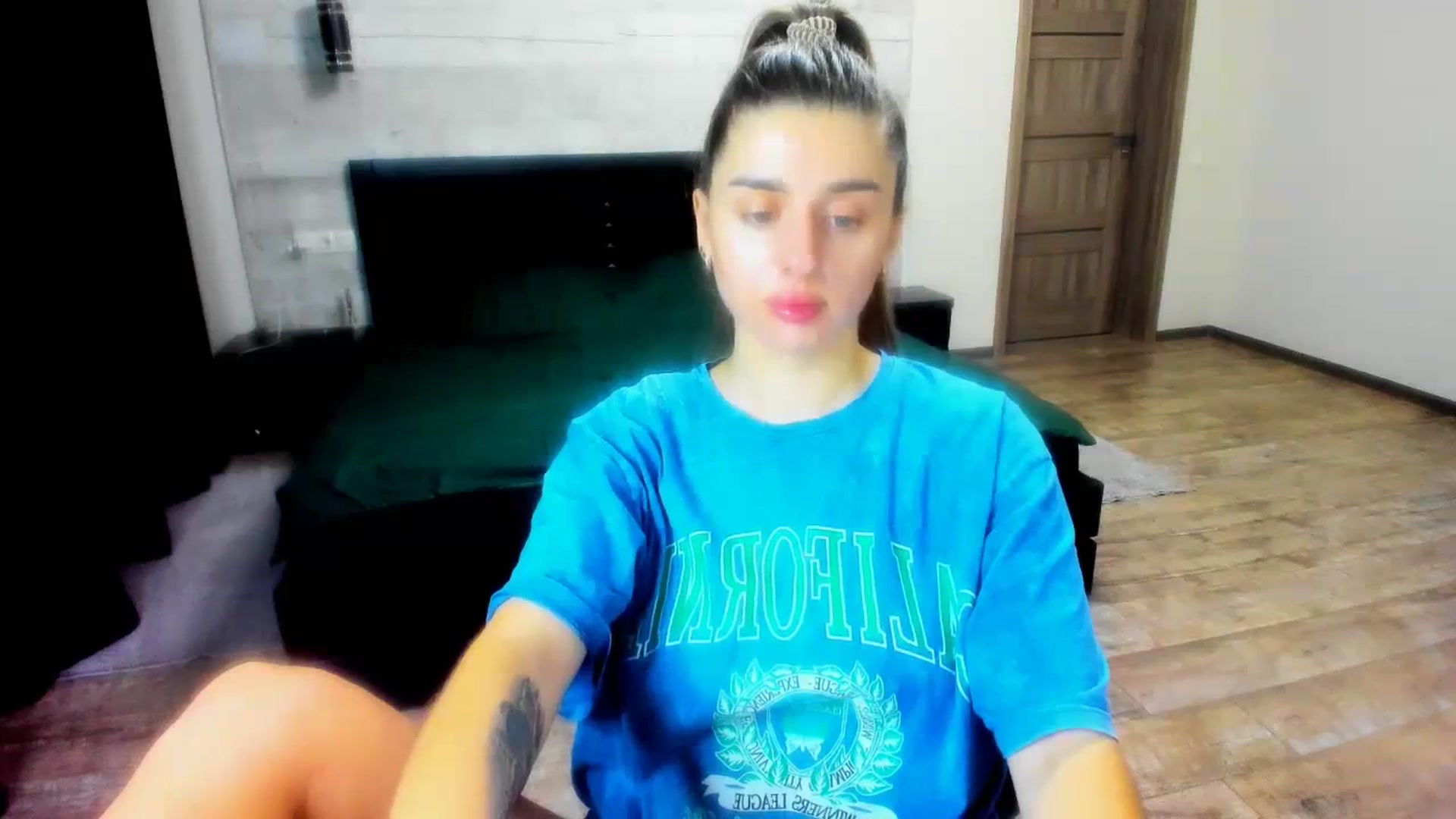 Gallery image thumbnail from lilydavra's myfreecams stream on, 01/24/2024, 23:52 image 17 of 20
