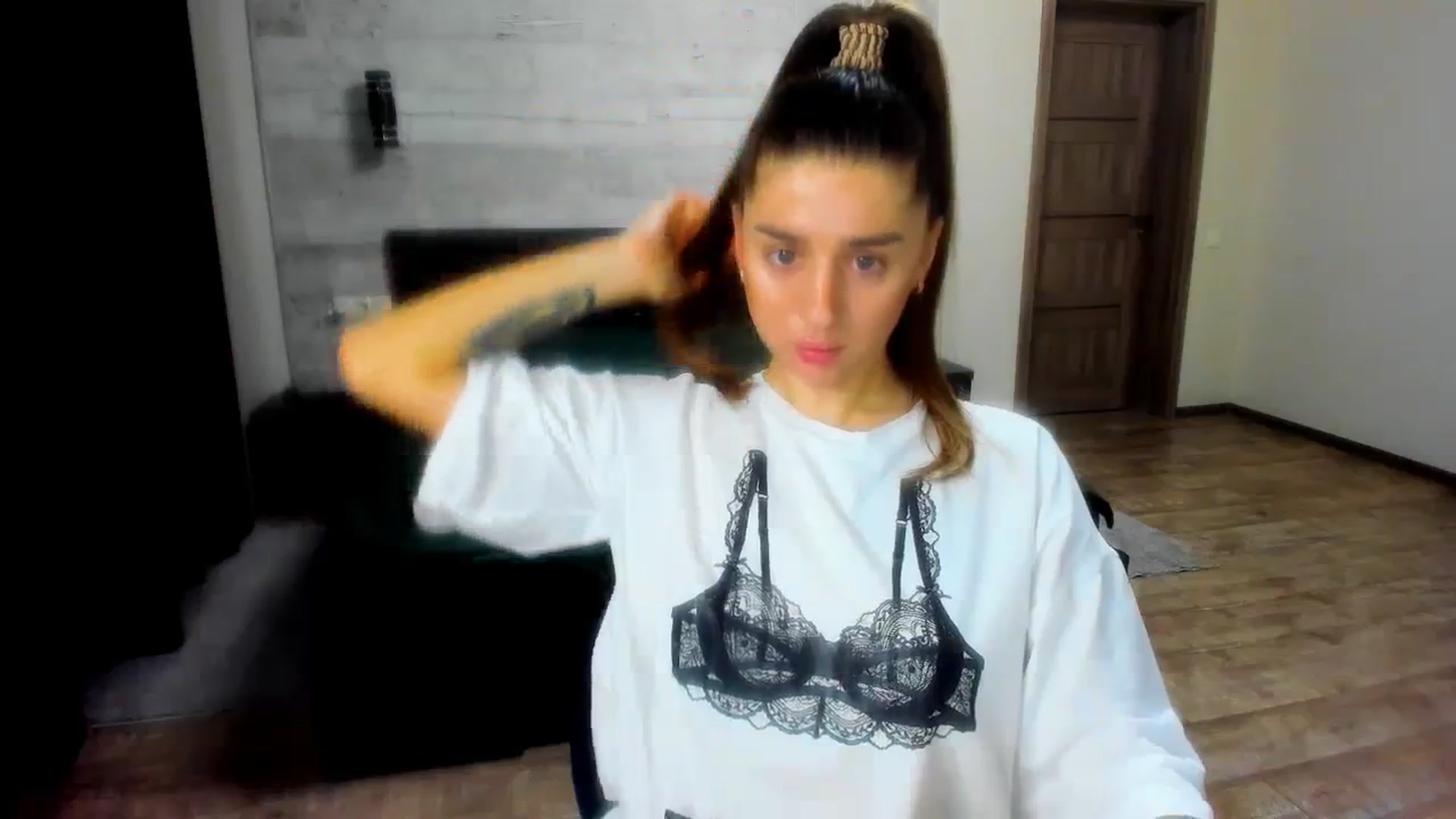Gallery image thumbnail from lilydavra's myfreecams stream on, 02/01/2024, 01:15 image 19 of 20