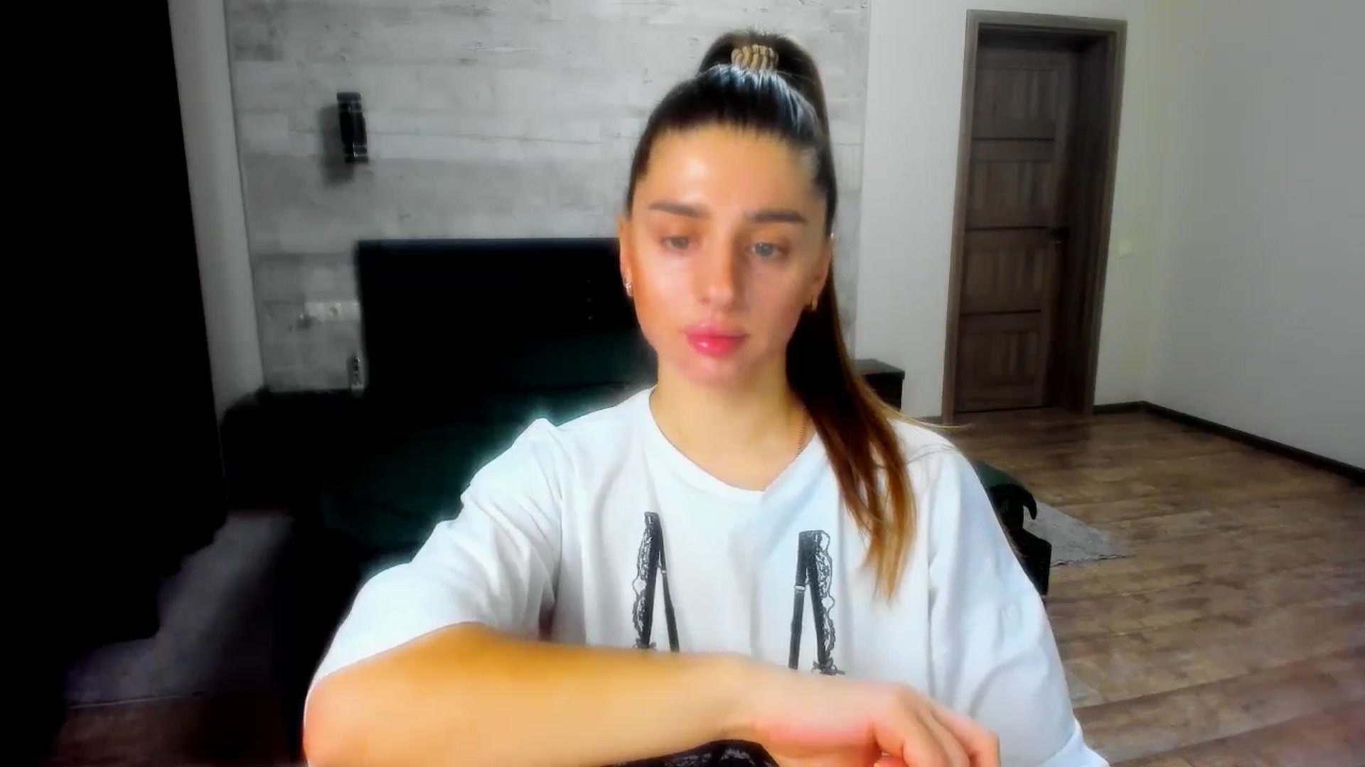 Gallery image thumbnail from lilydavra's myfreecams stream on, 02/01/2024, 01:15 image 6 of 20