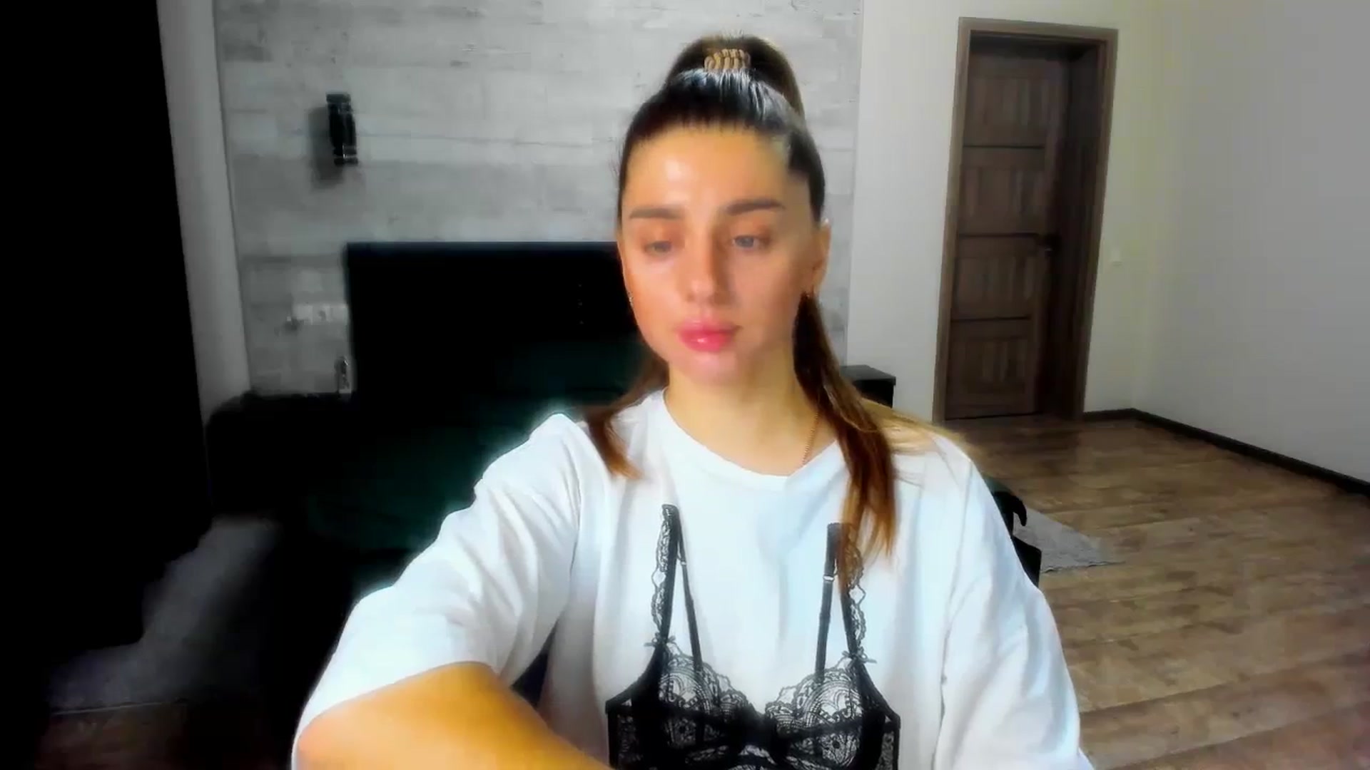 Gallery image thumbnail from lilydavra's myfreecams stream on, 02/01/2024, 01:15 image 5 of 20