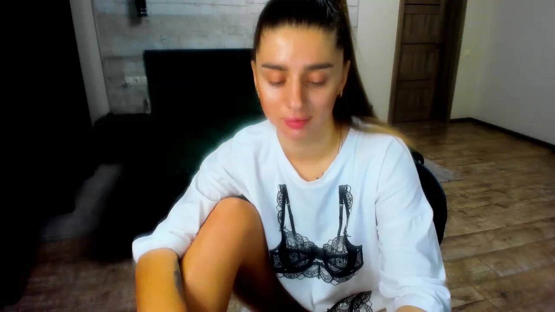 Gallery image thumbnail from lilydavra's myfreecams stream on, 02/01/2024, 02:02 image 14 of 20
