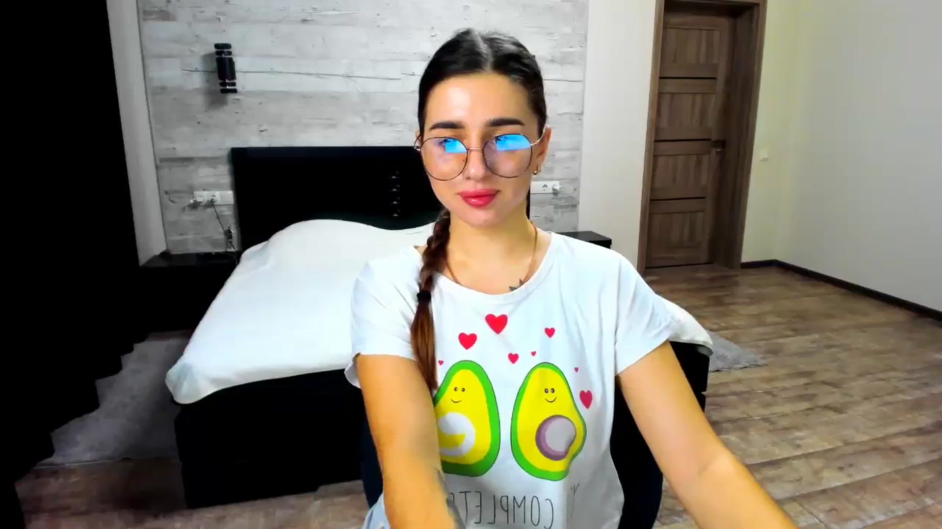 Gallery image thumbnail from lilydavra's myfreecams stream on, 02/06/2024, 18:24 image 4 of 20