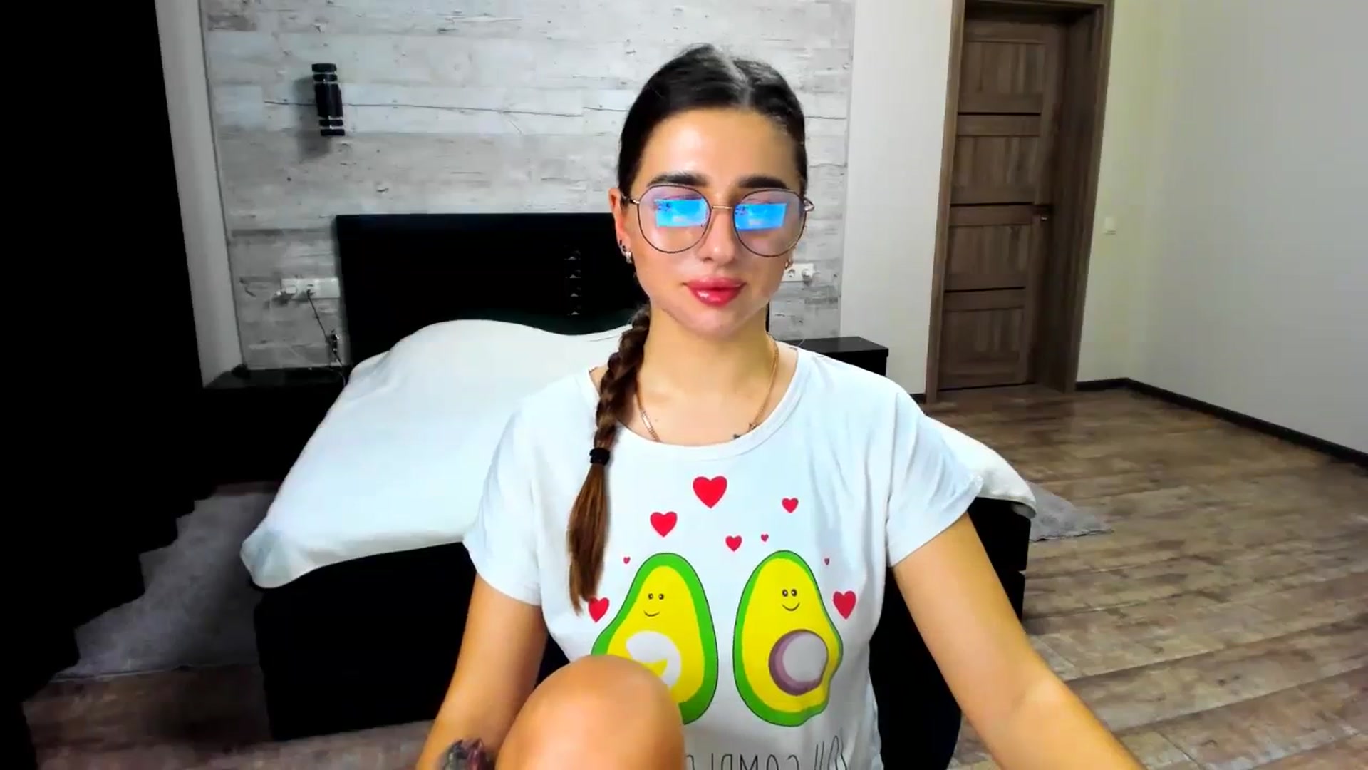 Gallery image thumbnail from lilydavra's myfreecams stream on, 02/06/2024, 18:24 image 5 of 20