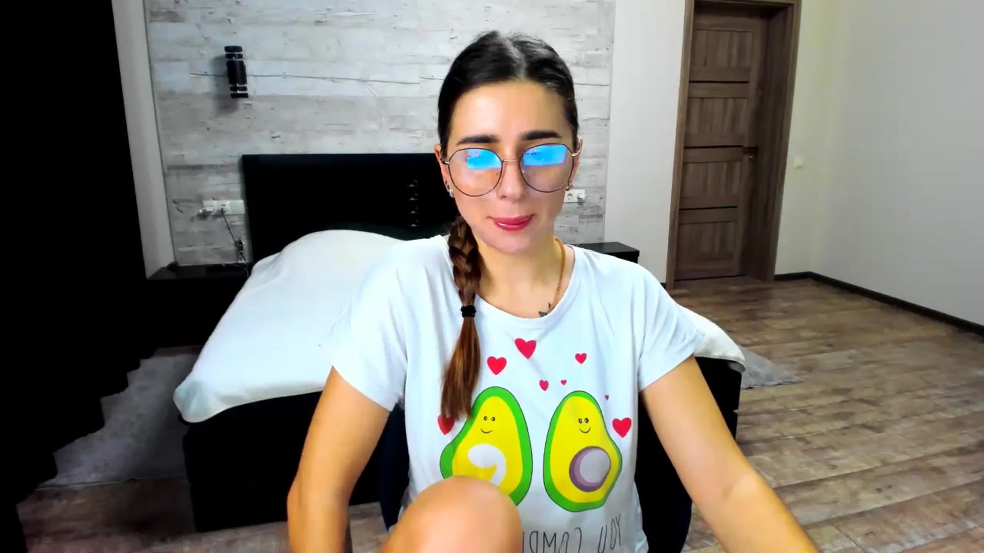 Gallery image thumbnail from lilydavra's myfreecams stream on, 02/06/2024, 18:24 image 6 of 20