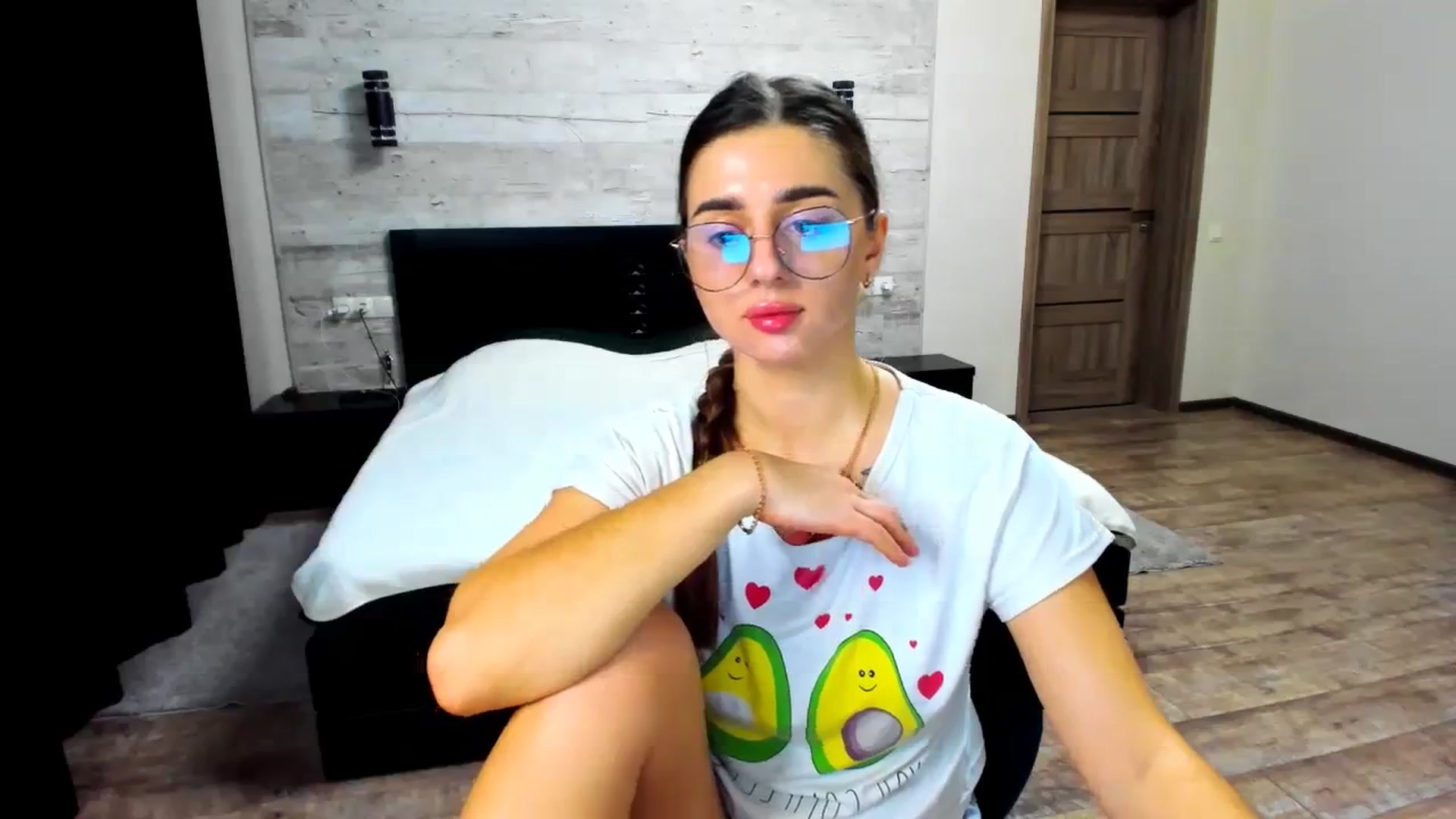 Gallery image thumbnail from lilydavra's myfreecams stream on, 02/06/2024, 18:24 image 14 of 20