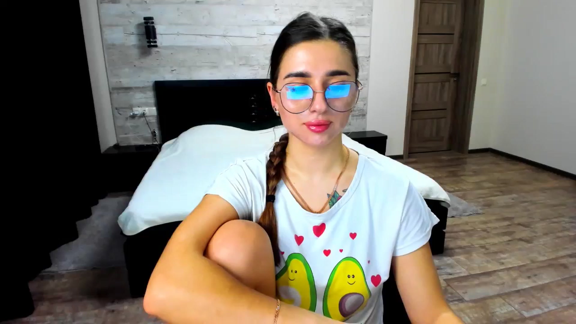 Gallery image thumbnail from lilydavra's myfreecams stream on, 02/06/2024, 18:24 image 17 of 20