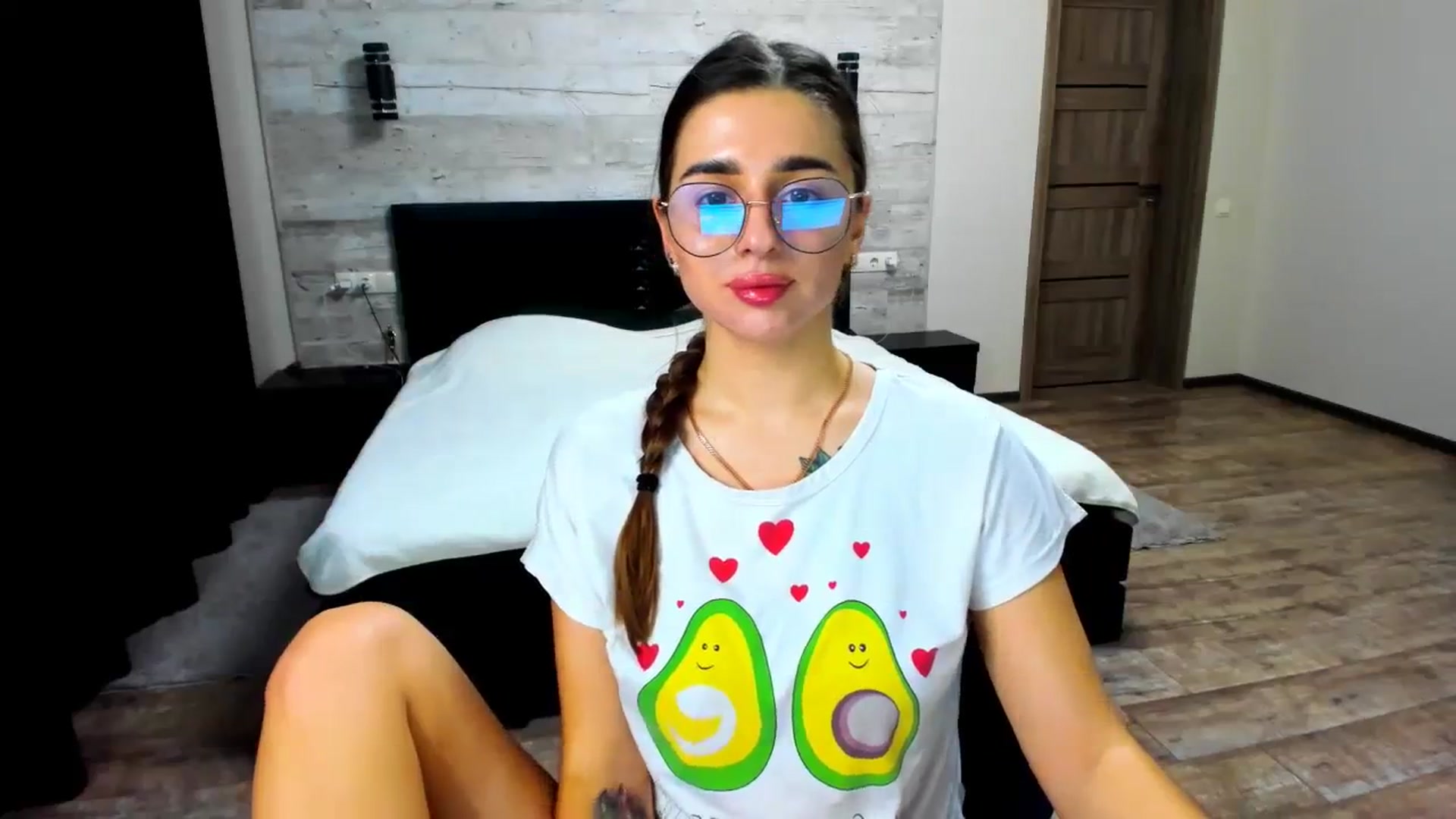 Gallery image thumbnail from lilydavra's myfreecams stream on, 02/06/2024, 18:24 image 16 of 20
