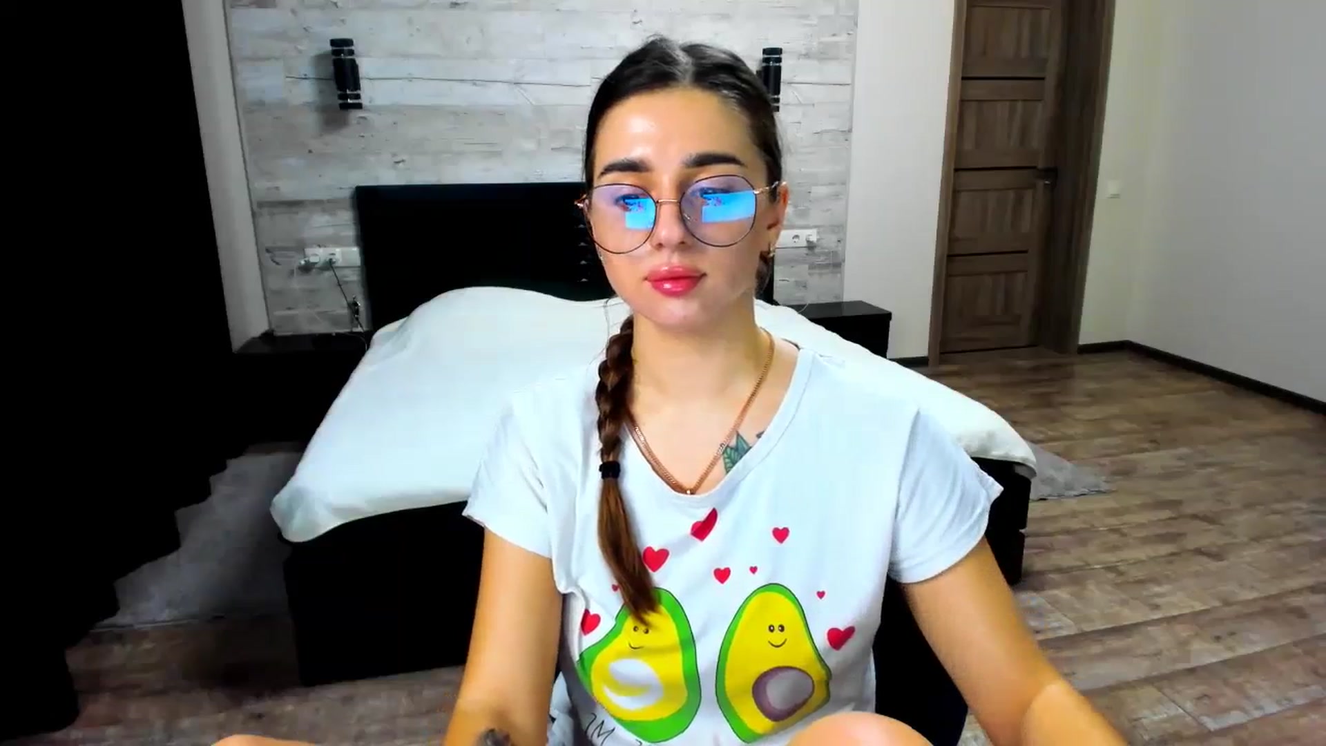 Gallery image thumbnail from lilydavra's myfreecams stream on, 02/06/2024, 18:24 image 18 of 20