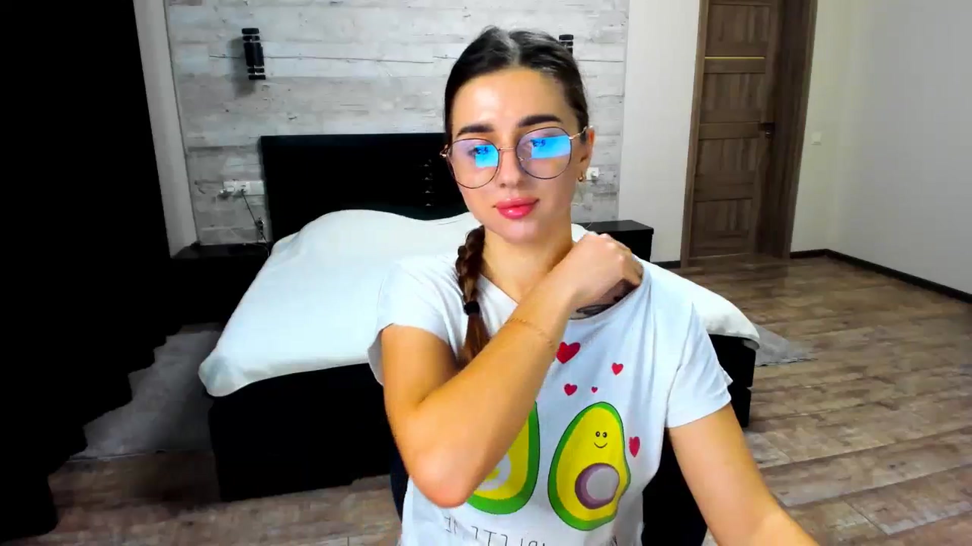 Gallery image thumbnail from lilydavra's myfreecams stream on, 02/06/2024, 18:55 image 6 of 20