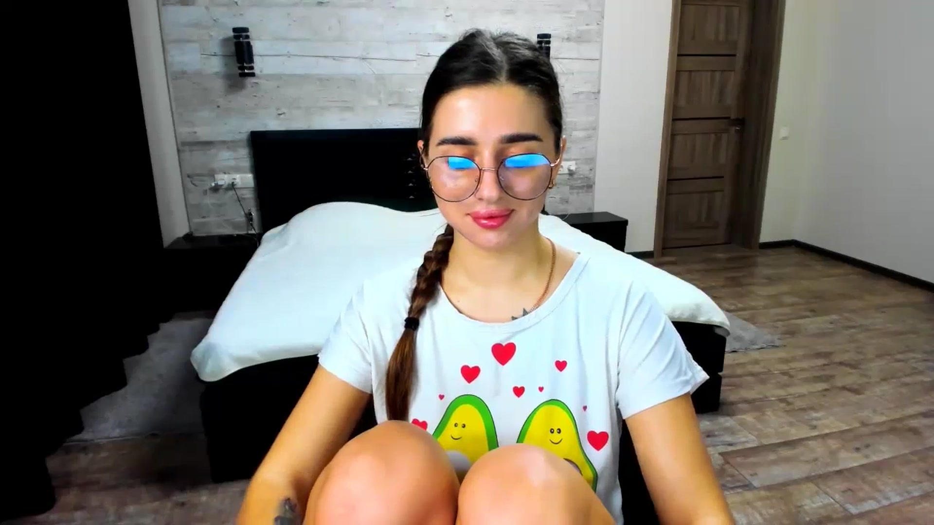 Gallery image thumbnail from lilydavra's myfreecams stream on, 02/06/2024, 18:55 image 13 of 20