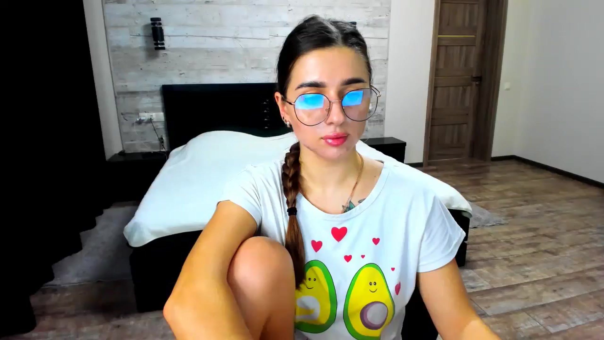 Gallery image thumbnail from lilydavra's myfreecams stream on, 02/06/2024, 18:55 image 4 of 20