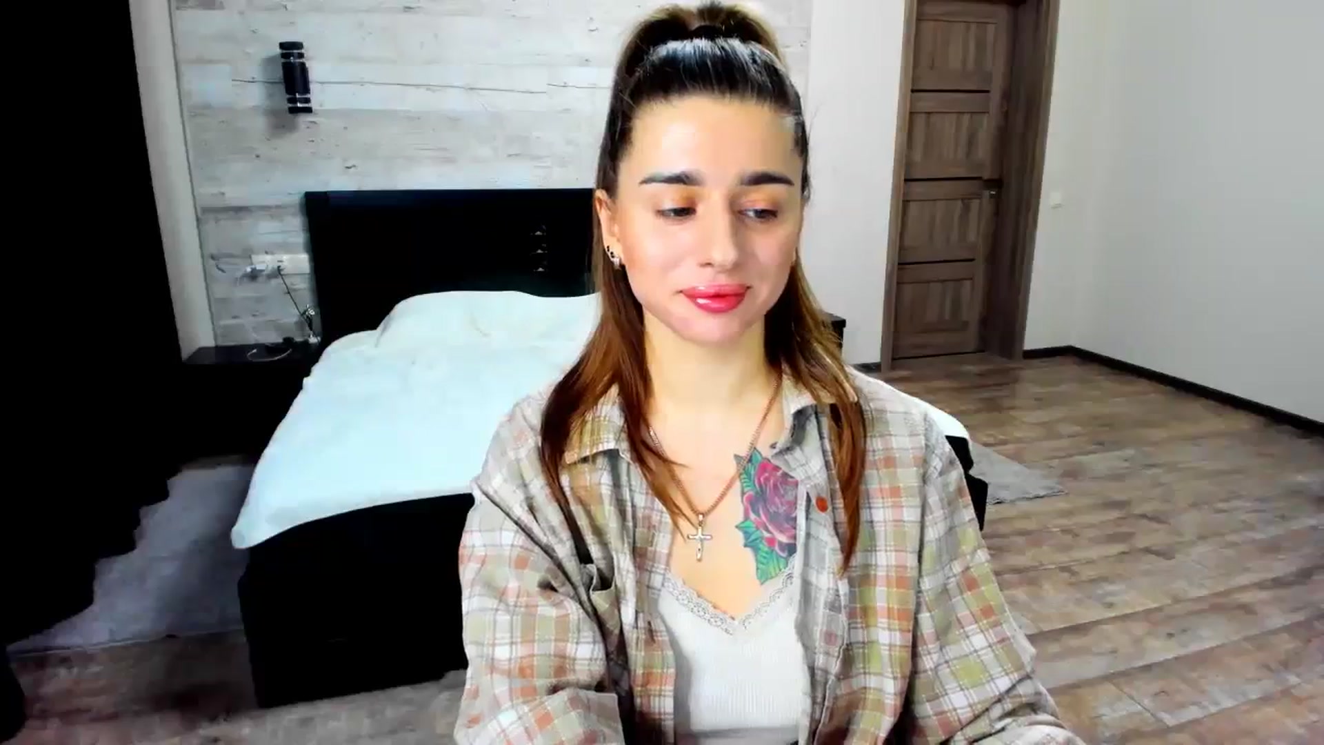 Gallery image thumbnail from lilydavra's myfreecams stream on, 02/12/2024, 19:15 image 2 of 20