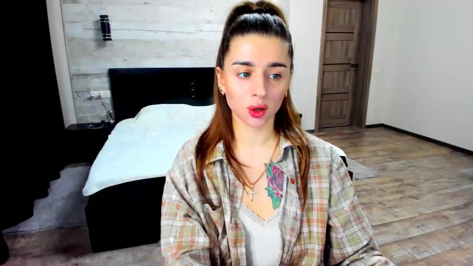 Gallery image thumbnail from lilydavra's myfreecams stream on, 02/12/2024, 19:15 image 1 of 20