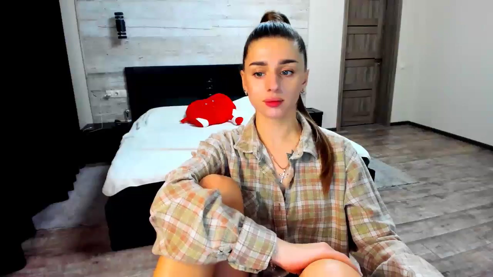Gallery image thumbnail from lilydavra's myfreecams stream on, 03/06/2024, 20:38 image 17 of 20