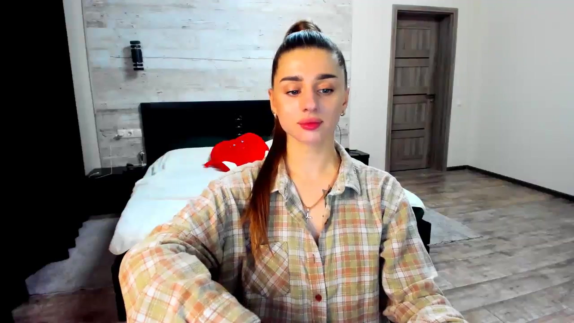 Gallery image thumbnail from lilydavra's myfreecams stream on, 03/06/2024, 20:38 image 5 of 20