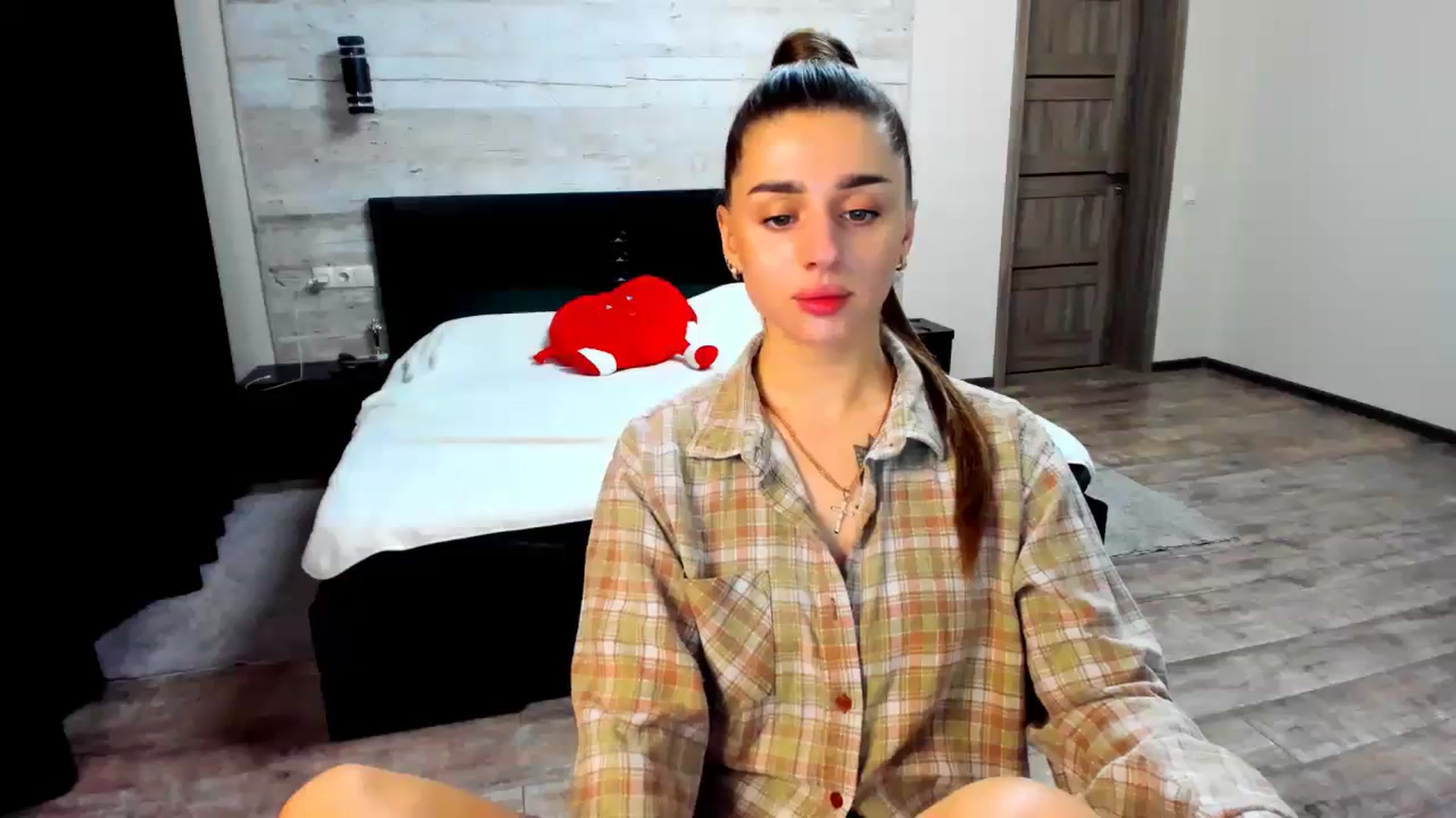 Gallery image thumbnail from lilydavra's myfreecams stream on, 03/06/2024, 20:38 image 16 of 20