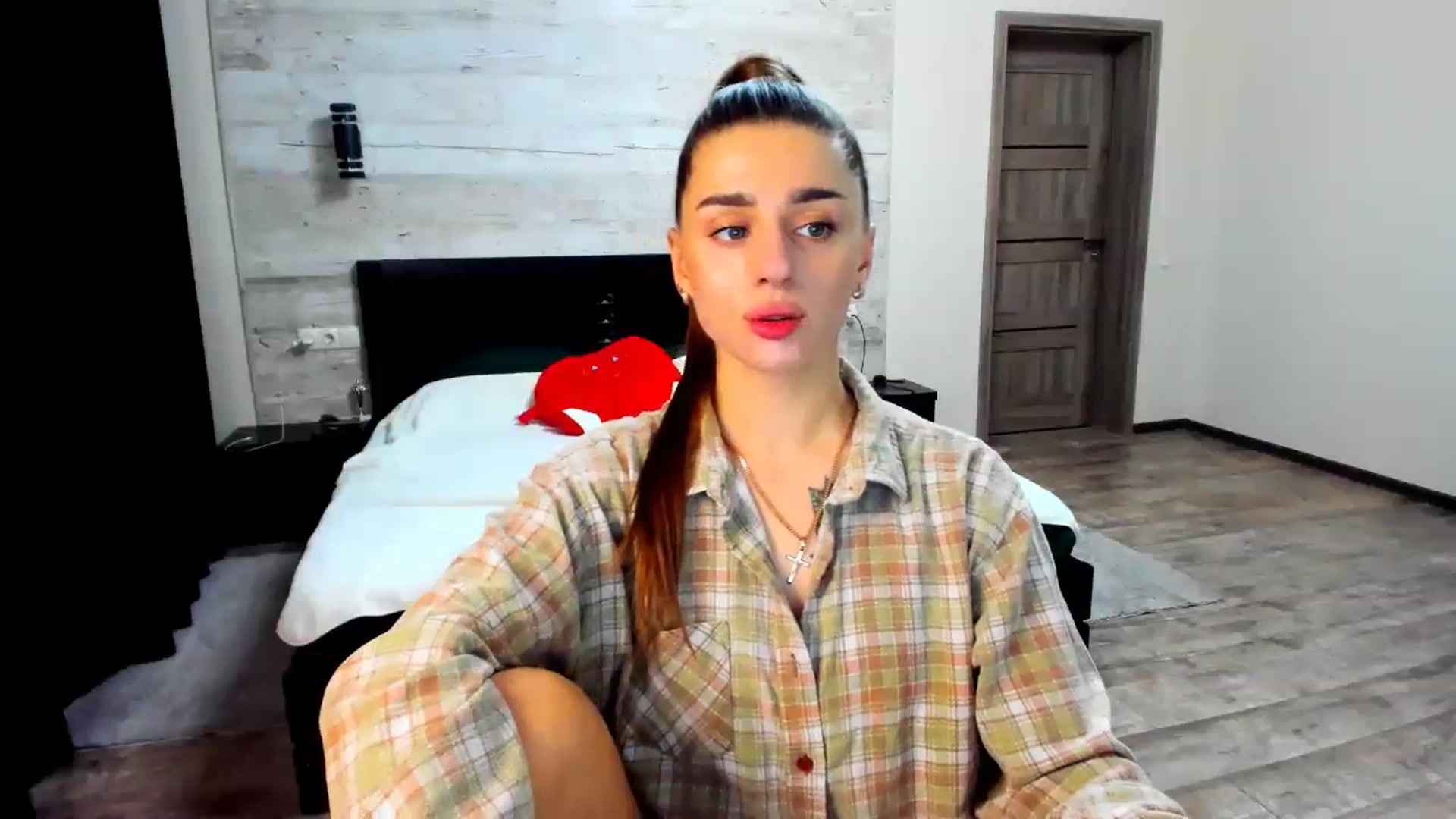 Gallery image thumbnail from lilydavra's myfreecams stream on, 03/06/2024, 20:38 image 7 of 20