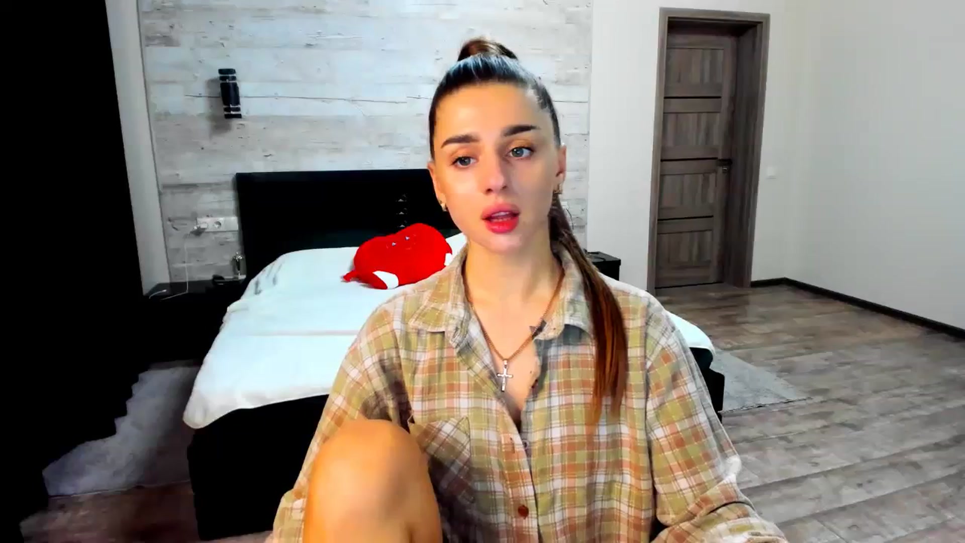 Gallery image thumbnail from lilydavra's myfreecams stream on, 03/06/2024, 20:38 image 3 of 20