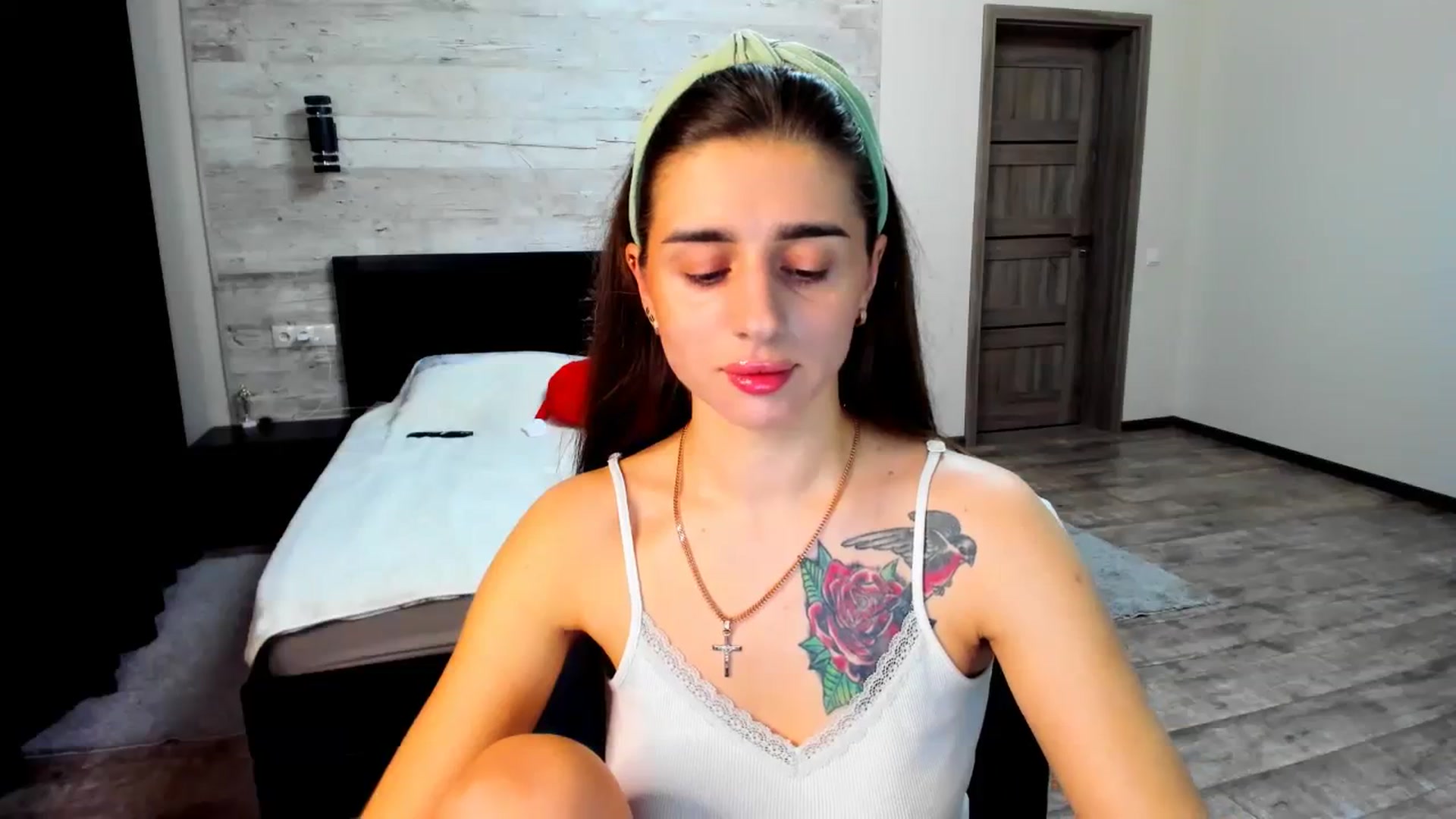 Gallery image thumbnail from lilydavra's myfreecams stream on, 03/18/2024, 21:28 image 6 of 20