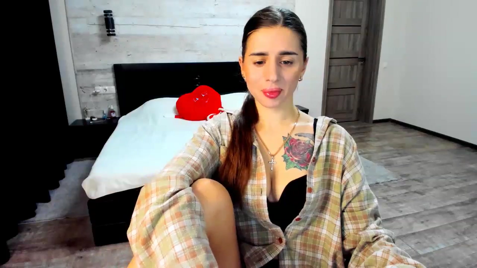 Gallery image thumbnail from lilydavra's myfreecams stream on, 03/26/2024, 22:38 image 5 of 20