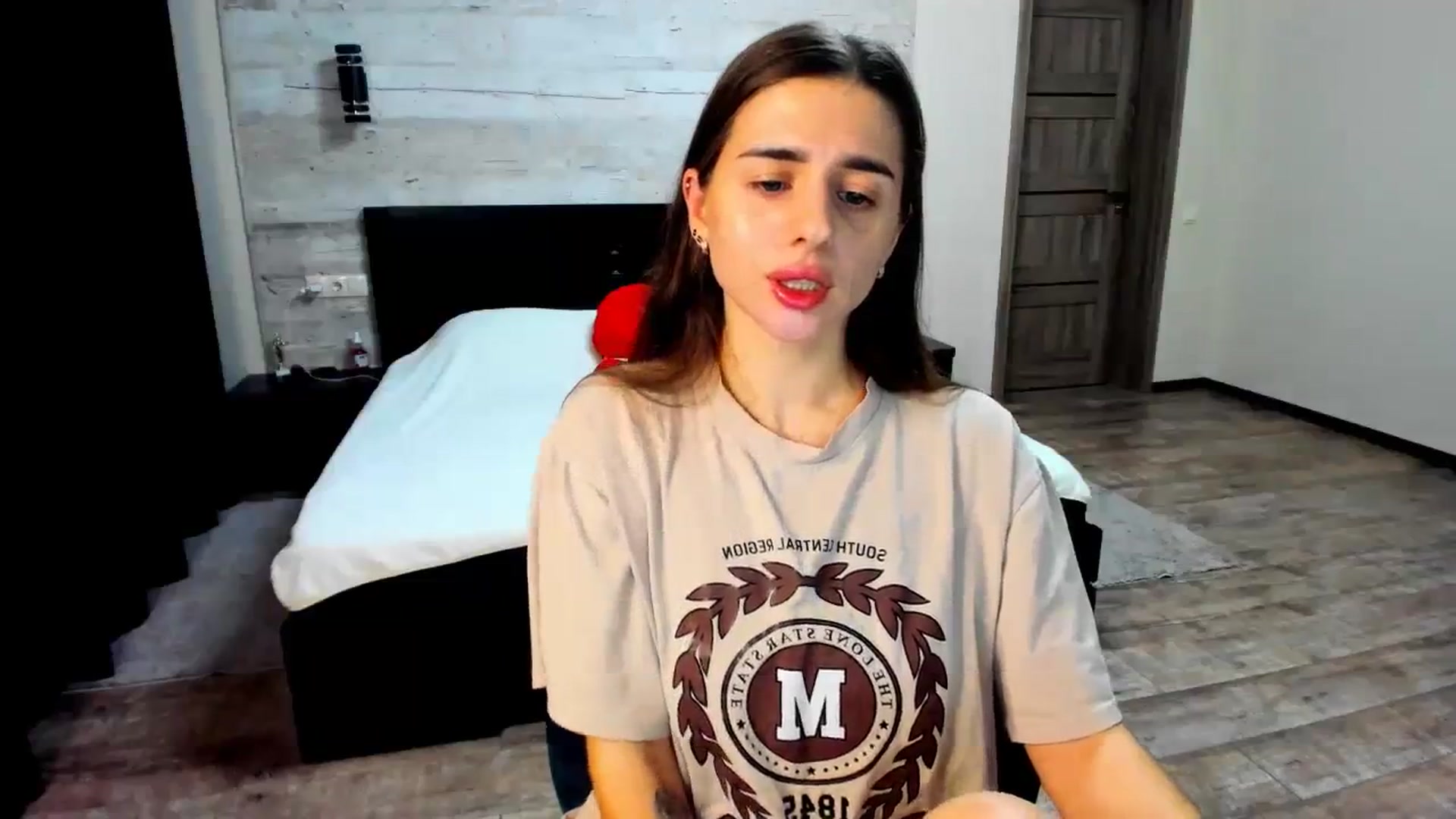 Gallery image thumbnail from lilydavra's myfreecams stream on, 03/27/2024, 19:07 image 6 of 20