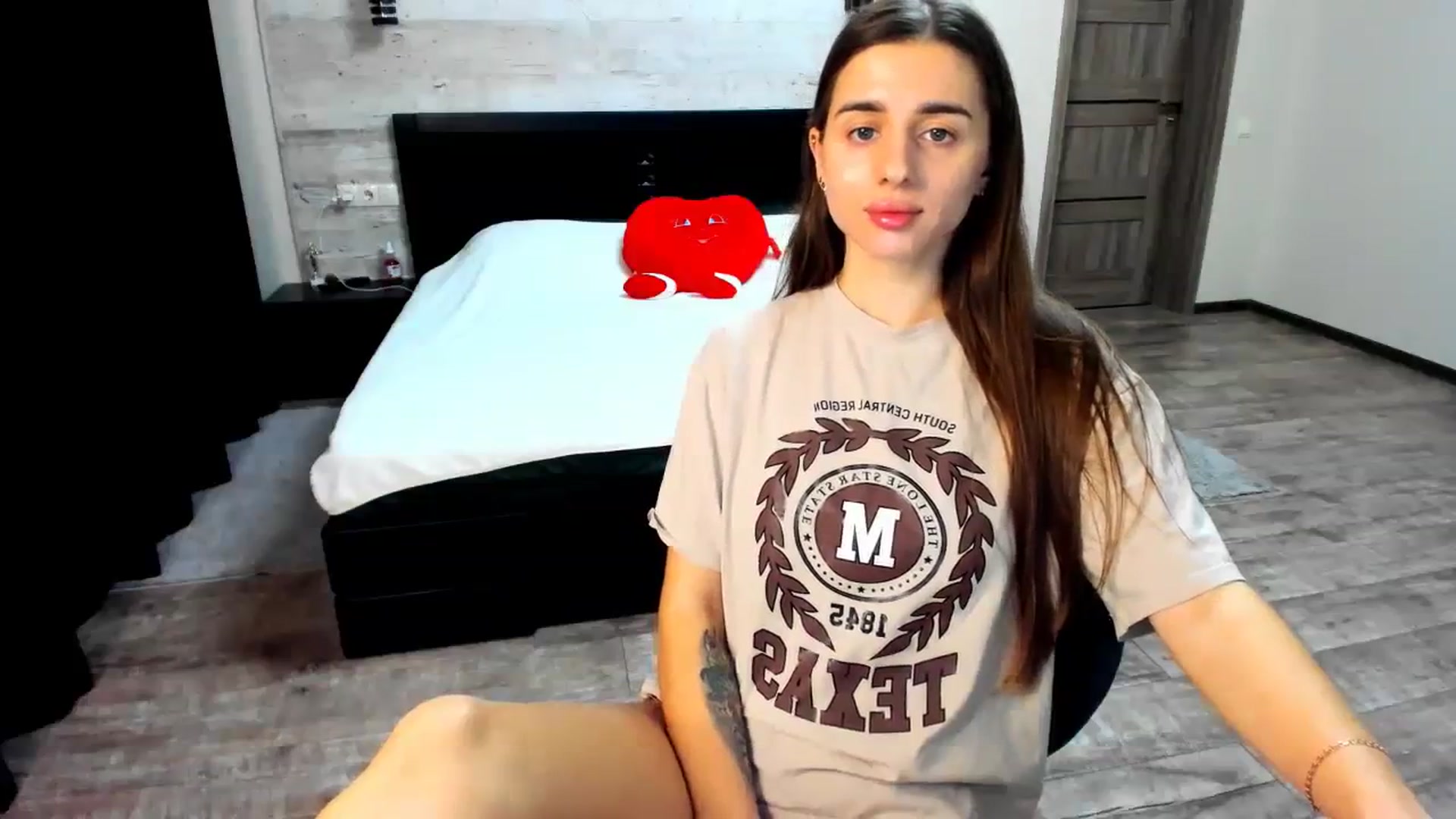 Gallery image thumbnail from lilydavra's myfreecams stream on, 03/27/2024, 21:05 image 9 of 20