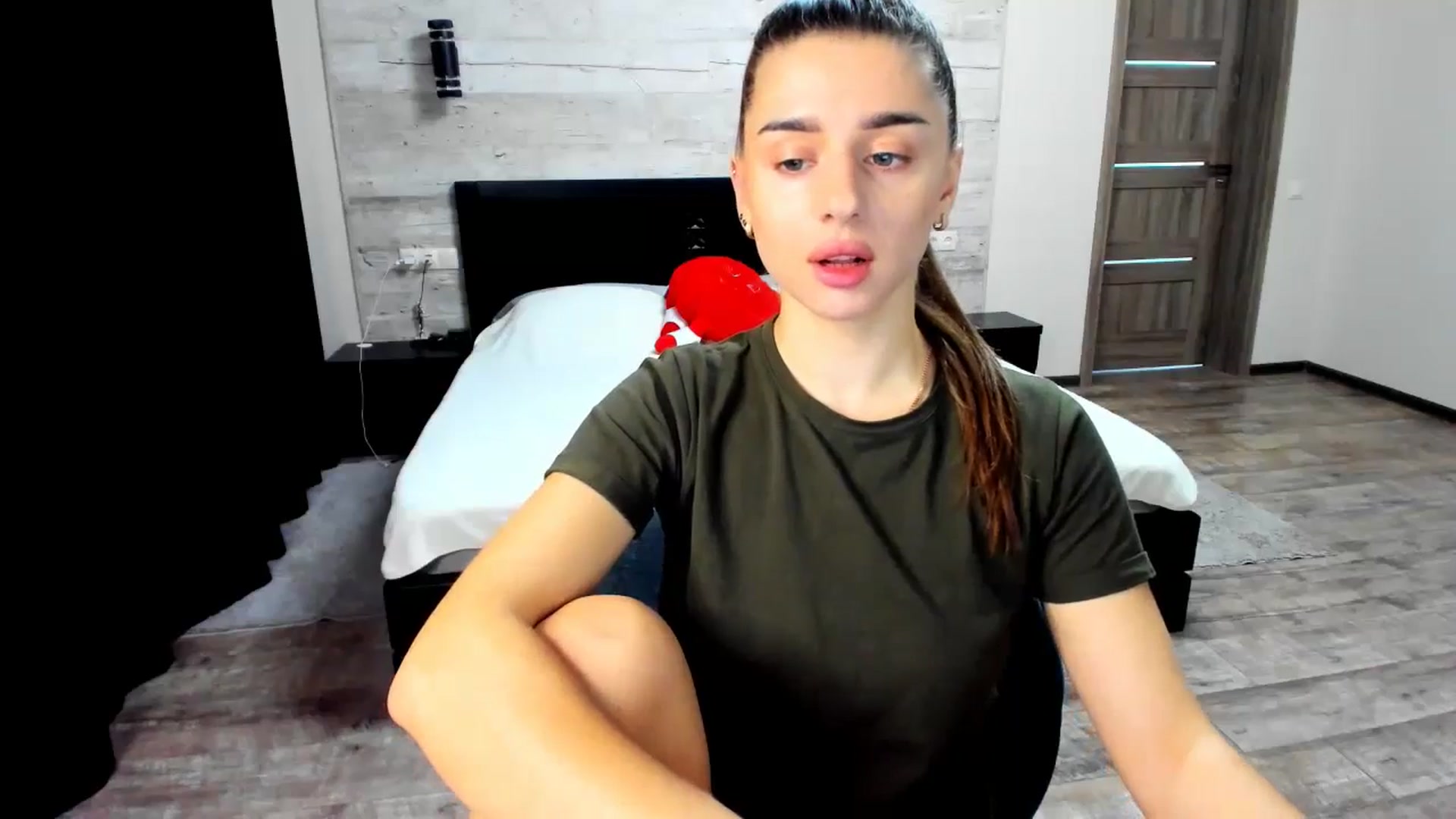 Gallery image thumbnail from lilydavra's myfreecams stream on, 04/27/2024, 10:17 image 8 of 20