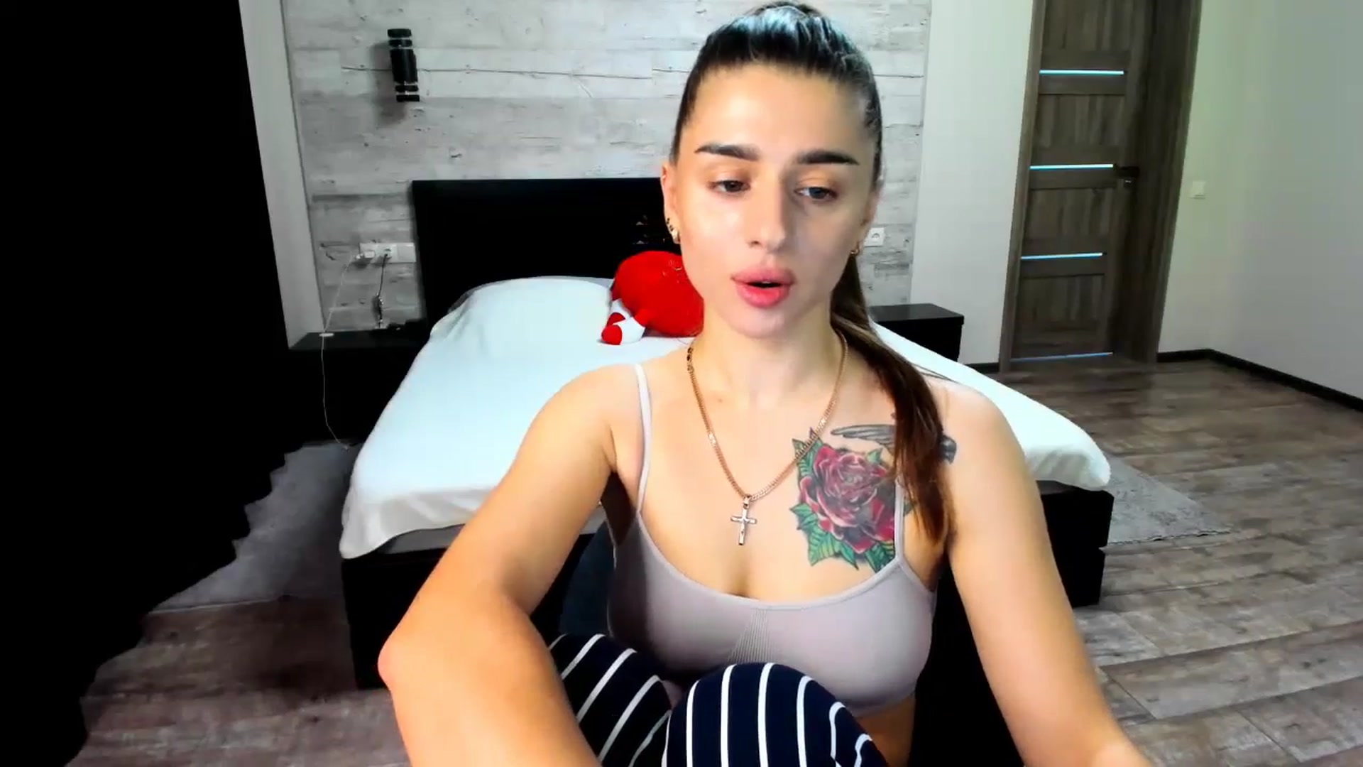 Gallery image thumbnail from lilydavra's myfreecams stream on, 04/27/2024, 11:29 image 14 of 20