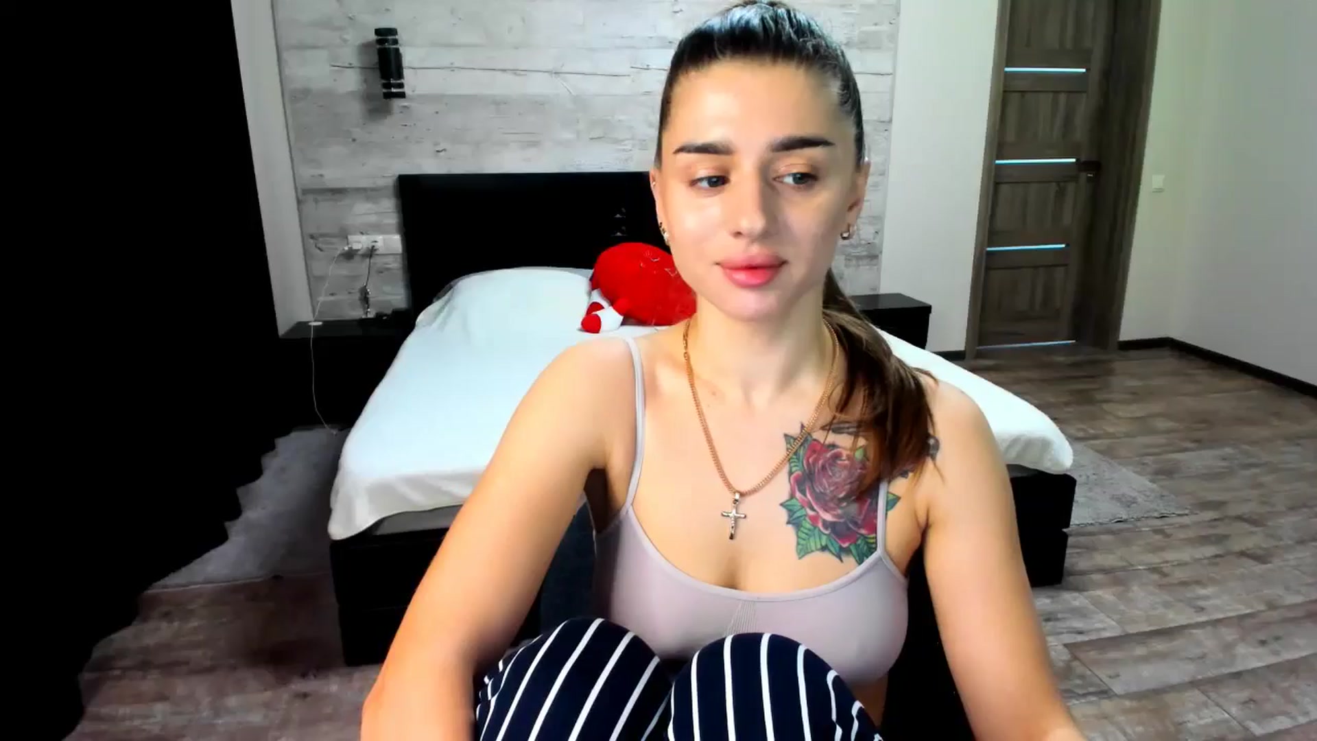 Gallery image thumbnail from lilydavra's myfreecams stream on, 04/27/2024, 11:29 image 6 of 20
