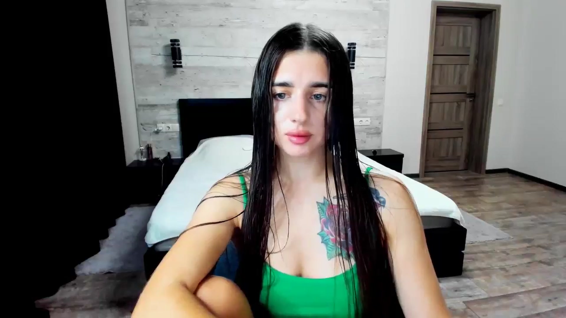 Gallery image thumbnail from lilydavra's myfreecams stream on, 06/19/2024, 21:28 image 2 of 20