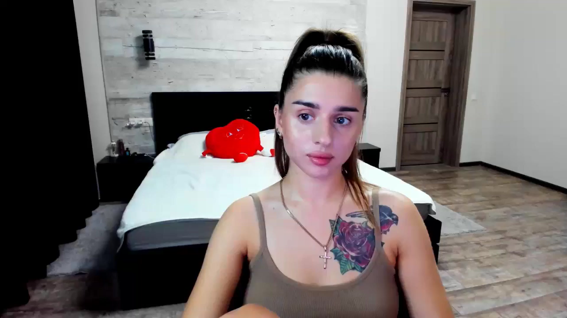 Gallery image thumbnail from lilydavra's myfreecams stream on, 06/20/2024, 20:35 image 17 of 20