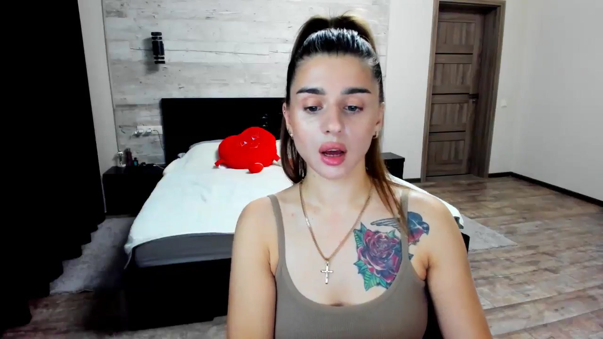 Gallery image thumbnail from lilydavra's myfreecams stream on, 06/20/2024, 20:35 image 14 of 20