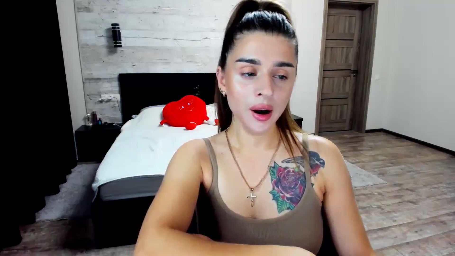 Gallery image thumbnail from lilydavra's myfreecams stream on, 06/20/2024, 20:35 image 7 of 20