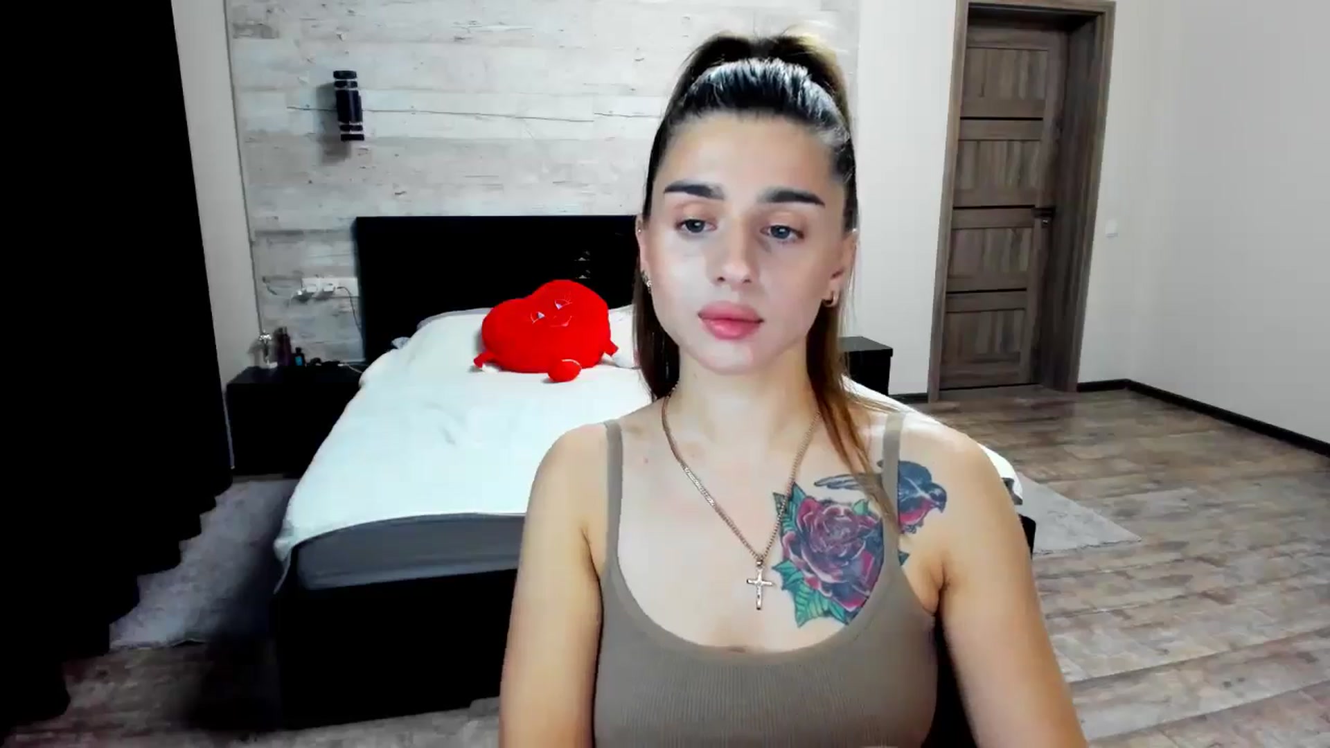 Gallery image thumbnail from lilydavra's myfreecams stream on, 06/20/2024, 20:35 image 15 of 20