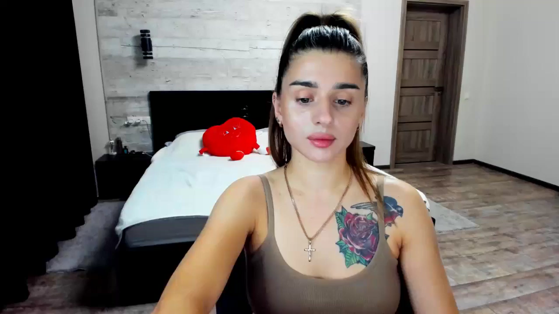 Gallery image thumbnail from lilydavra's myfreecams stream on, 06/20/2024, 20:35 image 13 of 20