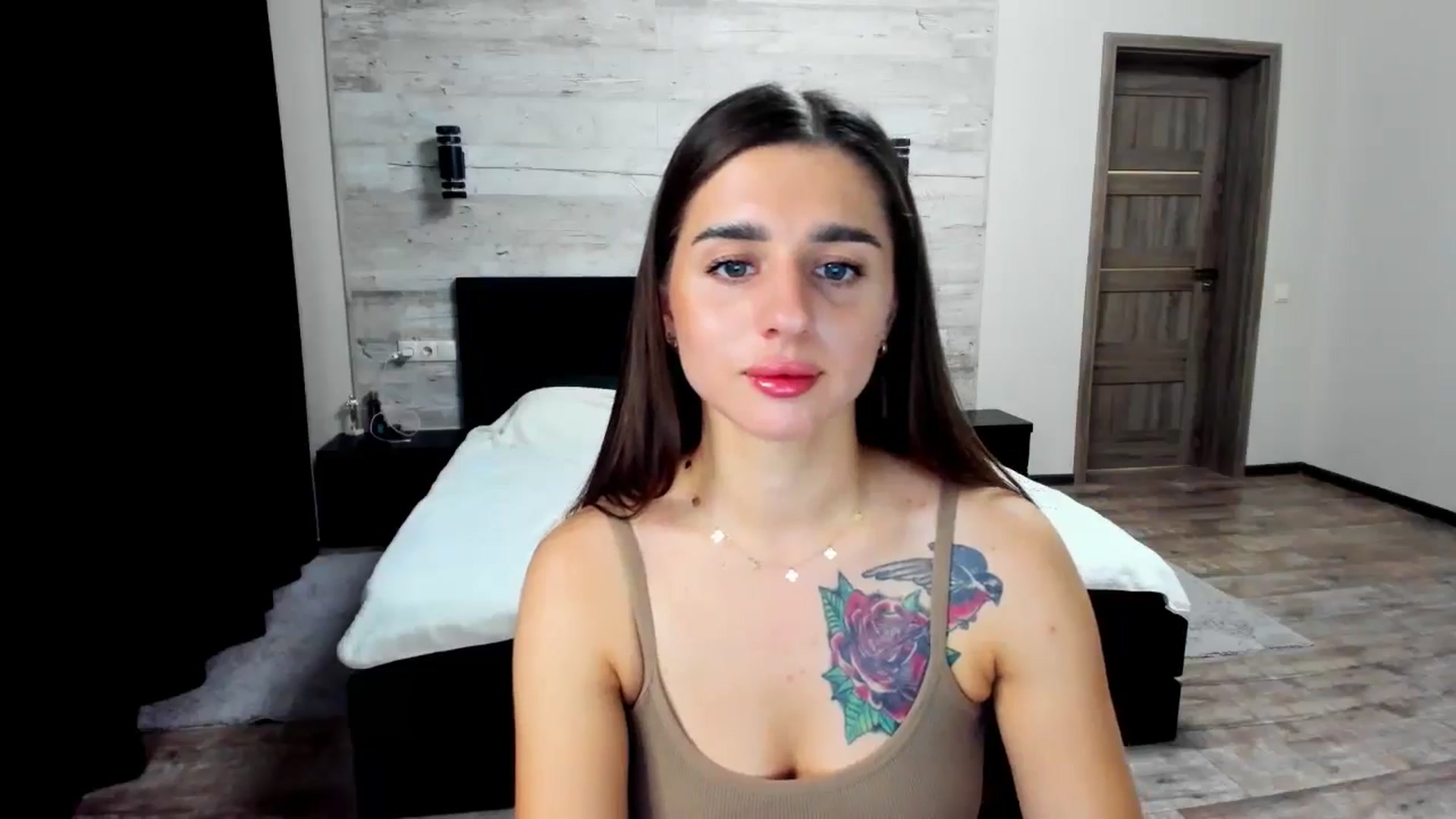 Gallery image thumbnail from lilydavra's myfreecams stream on, 06/27/2024, 21:02 image 2 of 20
