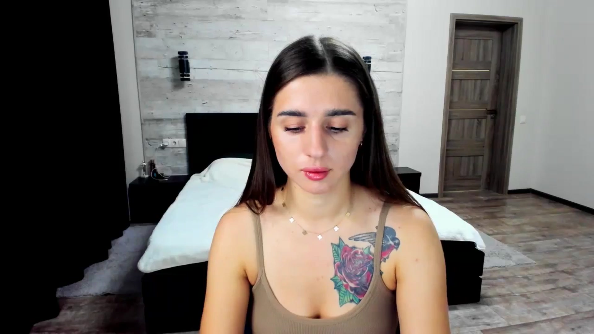 Gallery image thumbnail from lilydavra's myfreecams stream on, 06/27/2024, 21:02 image 6 of 20