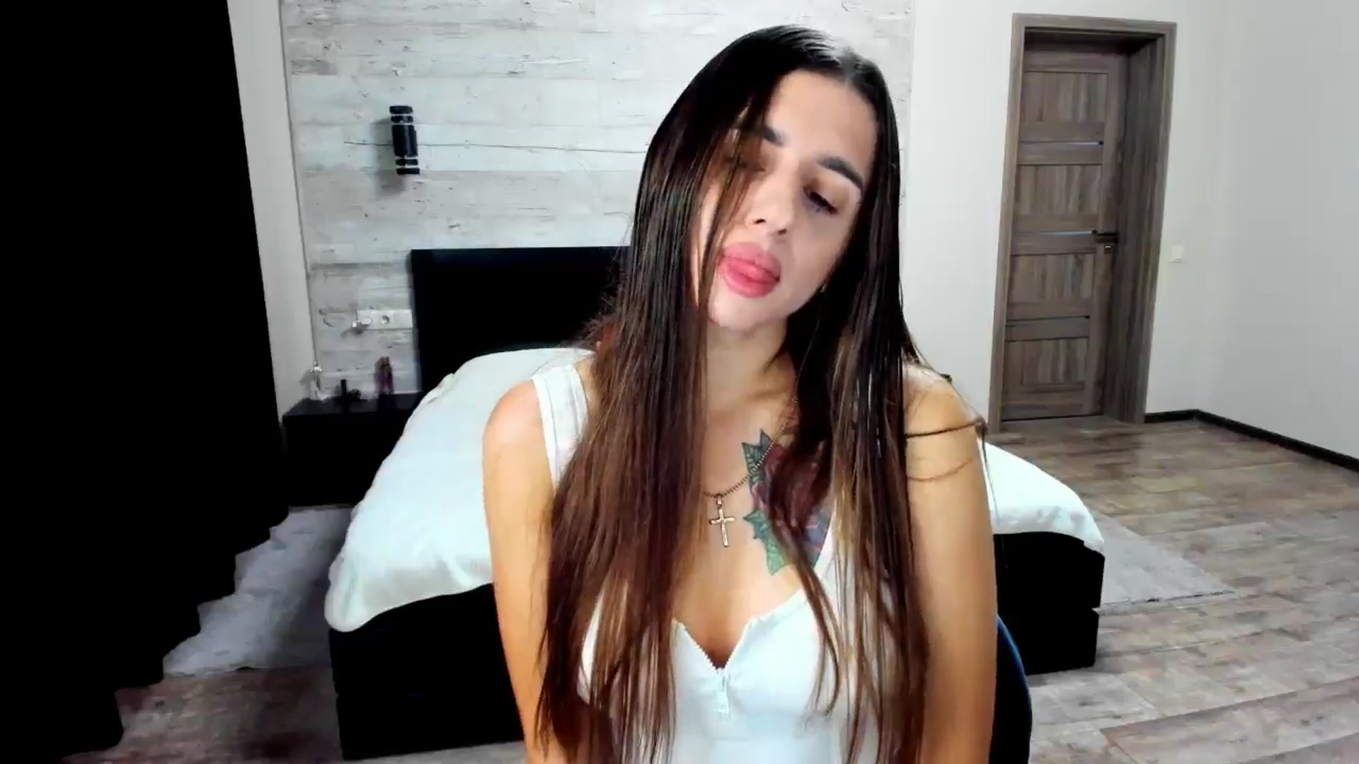 Gallery image thumbnail from lilydavra's myfreecams stream on, 07/08/2024, 18:31 image 3 of 20